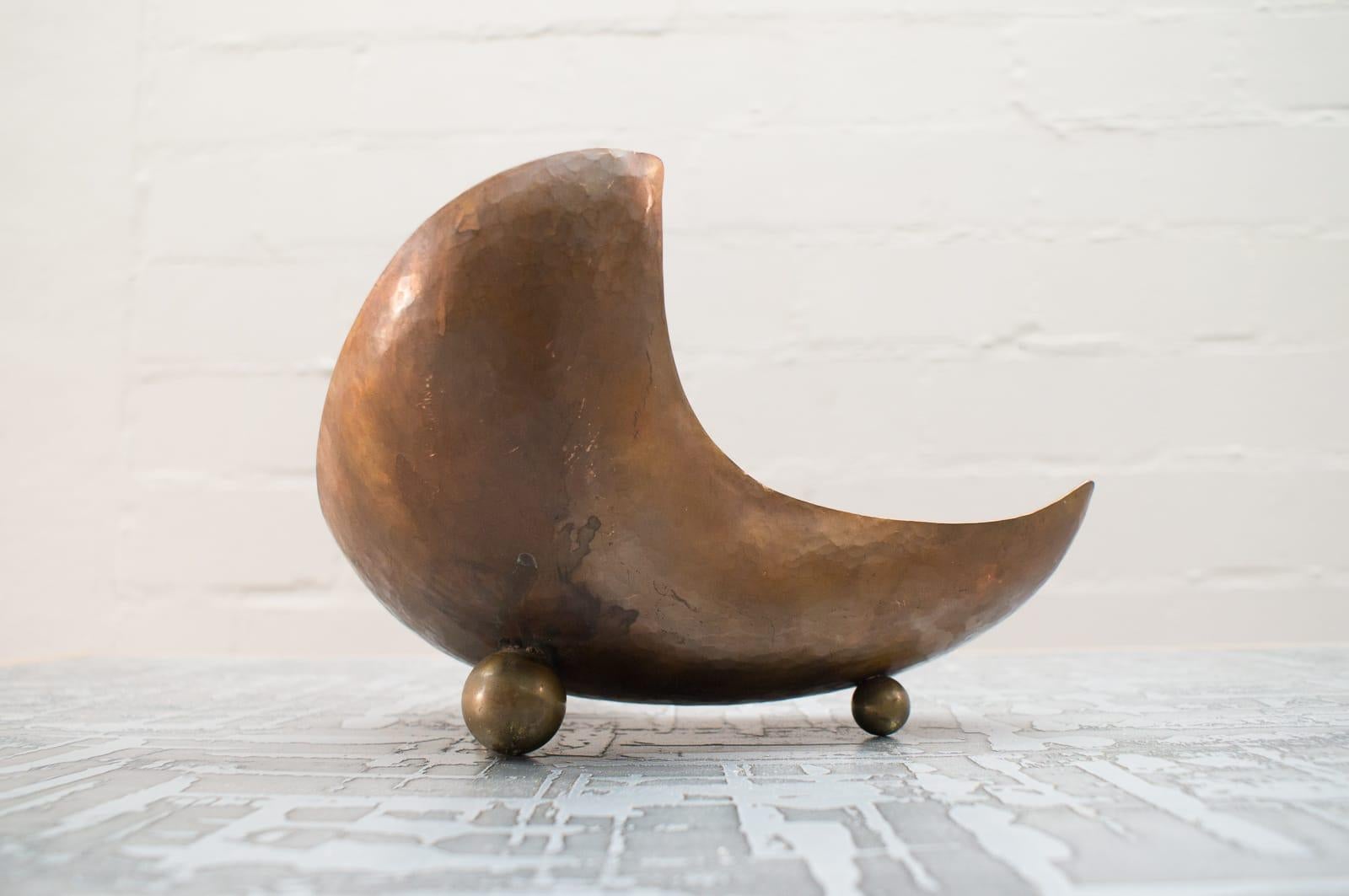 Mid-20th Century Unique Curvaceous Copper Hand Beaten German Fruit Bowl on Three Brass Balls