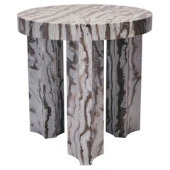 Mesa auxiliar única y personalizada con incrustaciones de mármol de Carrara «Bamboo», de Reda Amalou Design