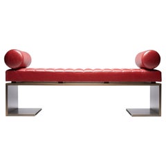 Banc en cuir et bronze « KIMANI » sur mesure et unique, avec coussins, par Reda Amalou Design
