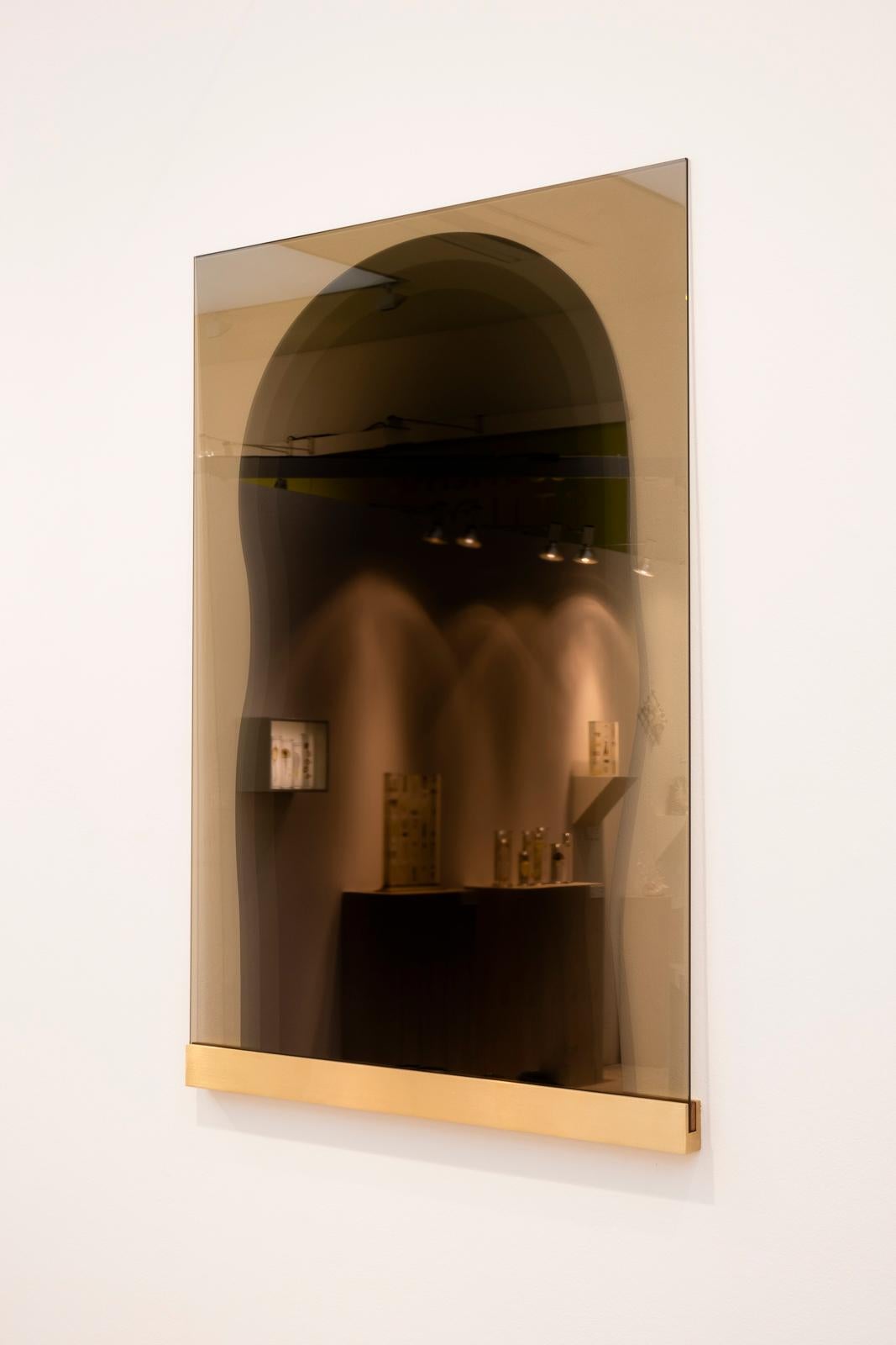 Einzigartiger Spiegel aus Holz von Kim Thome
Abmessungen: Benutzerdefiniert
MATERIALIEN: Glas, reflektierende Architekturfolie

Kim Thomé ist ein norwegischer Designer, der in London lebt.