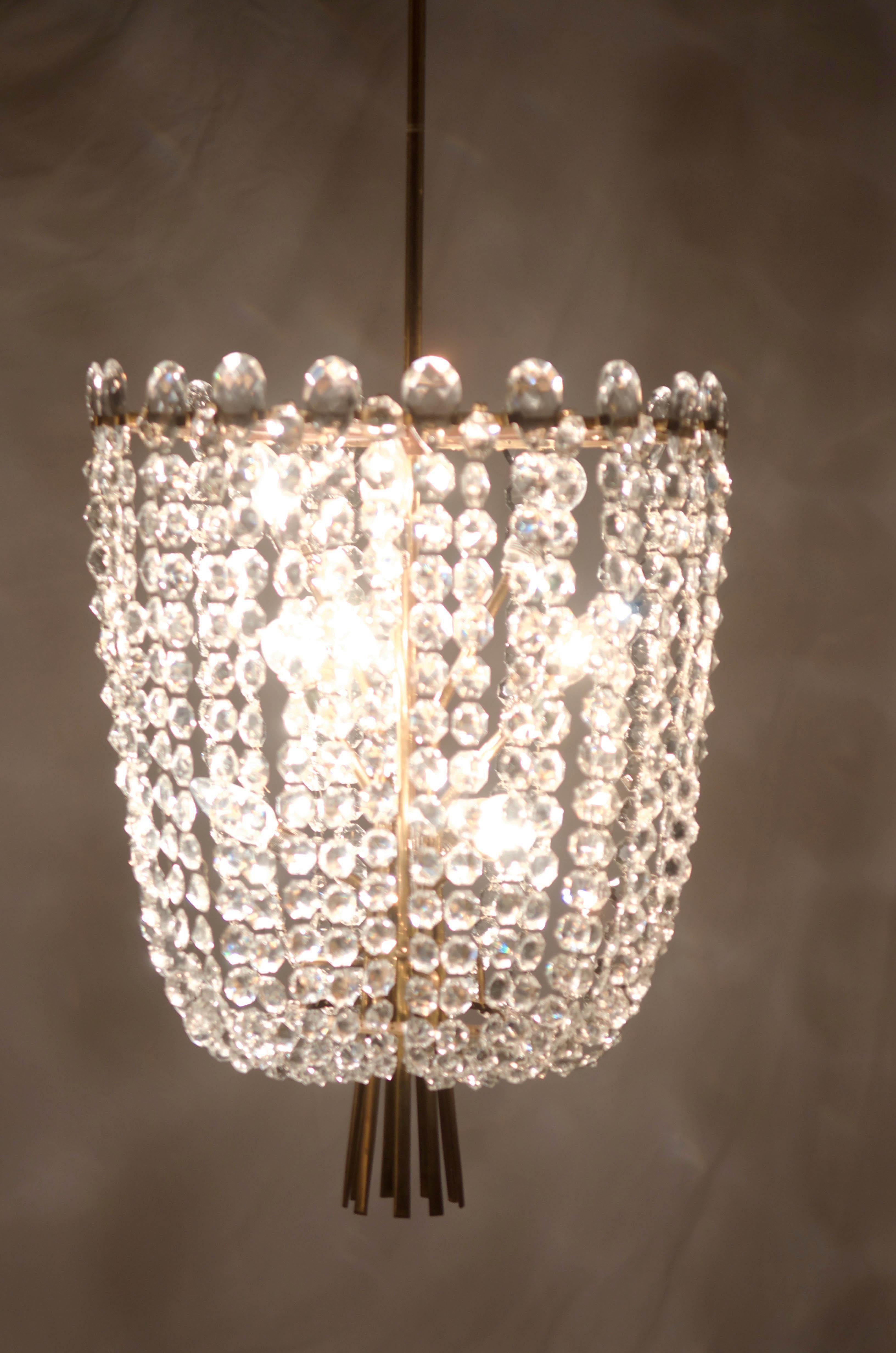 Unique Cut Crystal Rondino Chandelier by J.T. Kalmar In Good Condition For Sale In Vienna, AT