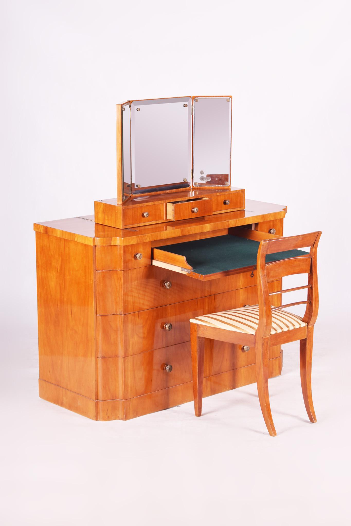 Unique Czech Art Deco Dressing Table with Mirror, Cherry-Tree, Restored, 1920s For Sale 2