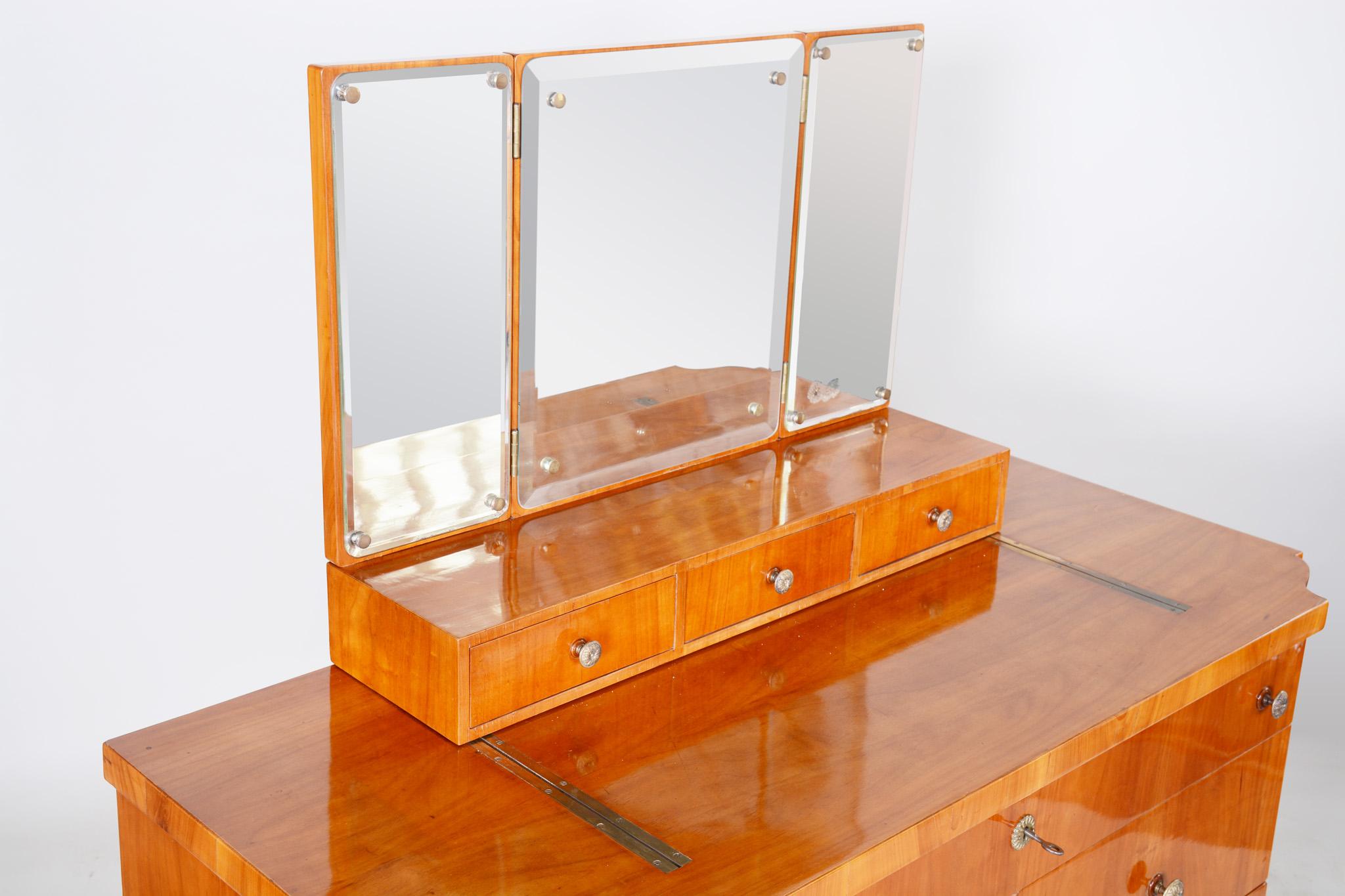 Unique Czech Art Deco Dressing Table with Mirror, Cherry-Tree, Restored, 1920s For Sale 9