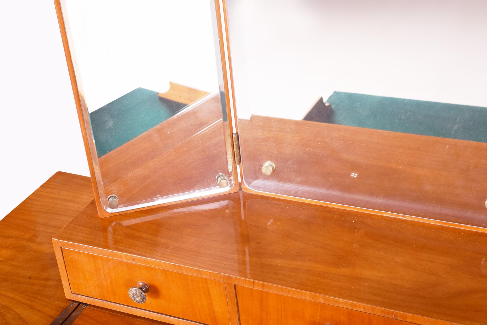 1920s dressing table with mirror