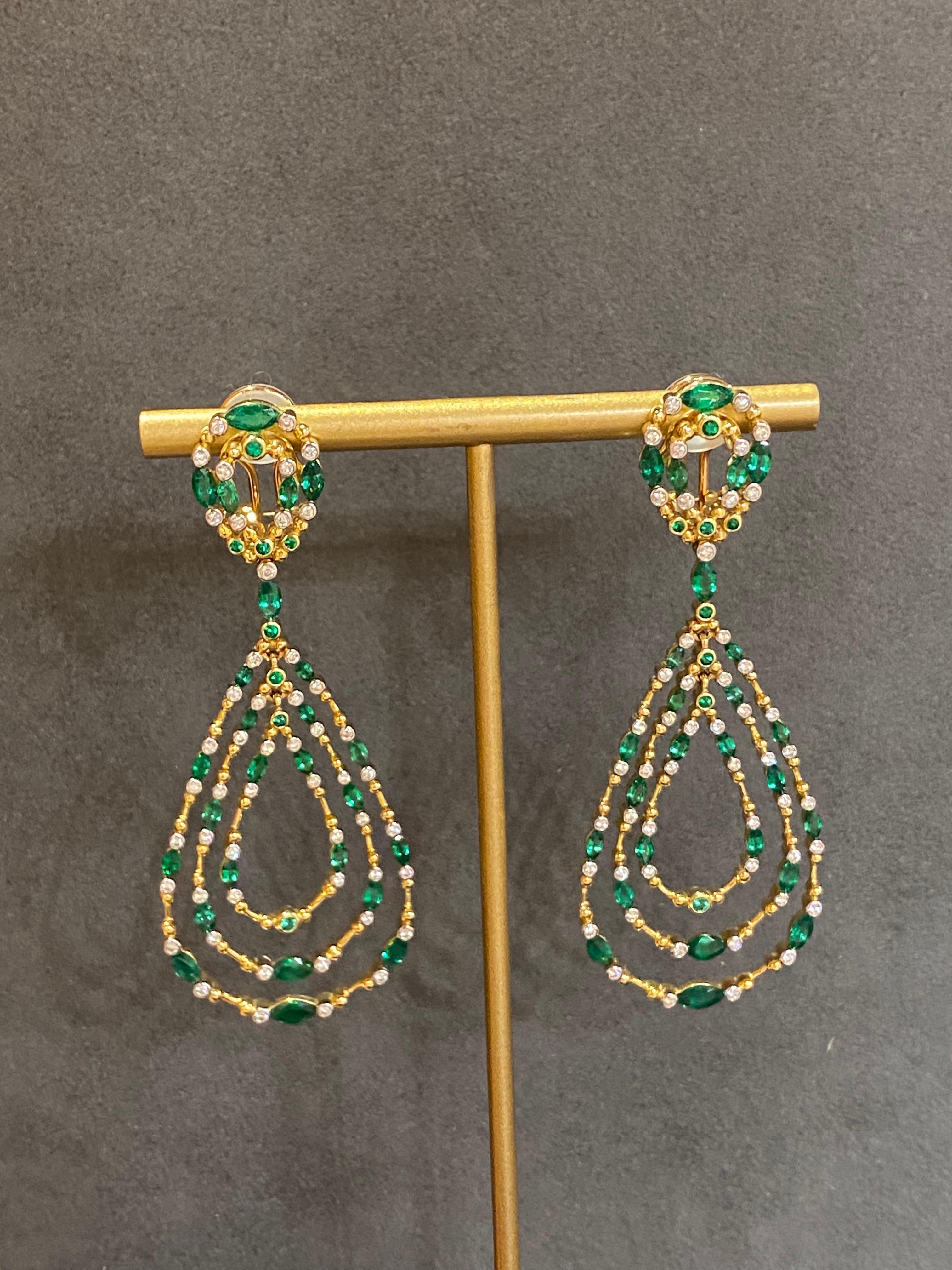 Modern Unique Dangle Diamond Emerald Yellow 18K Gold Earrings for Her For Sale