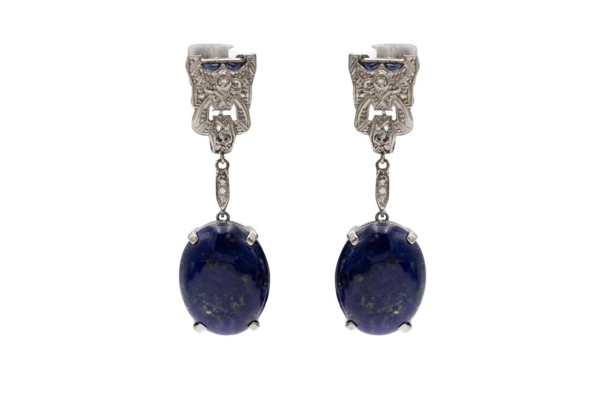 Boucles d'oreilles pendantes uniques de style Art déco avec lapis-lazuli et diamants. Pour femmes en vente