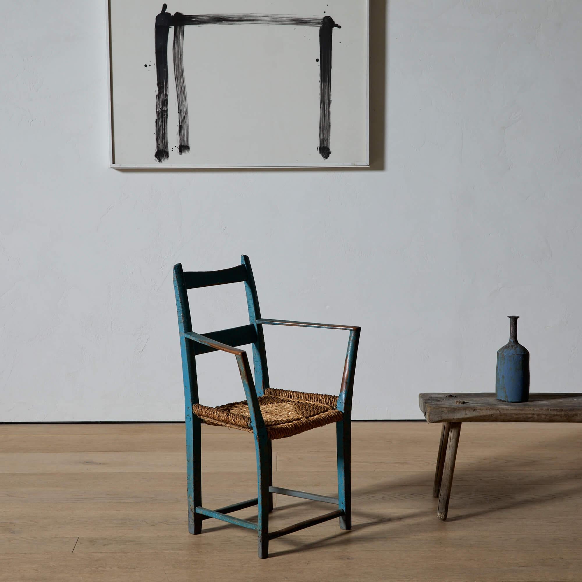 Chaise folklorique danoise unique peinte en bleu 2