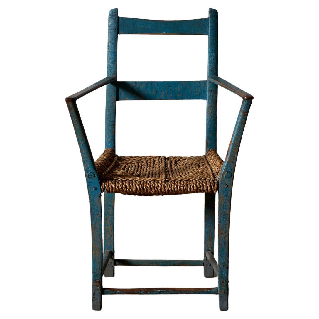 Einzigartiger dänischer blau bemalter Folk-Stuhl