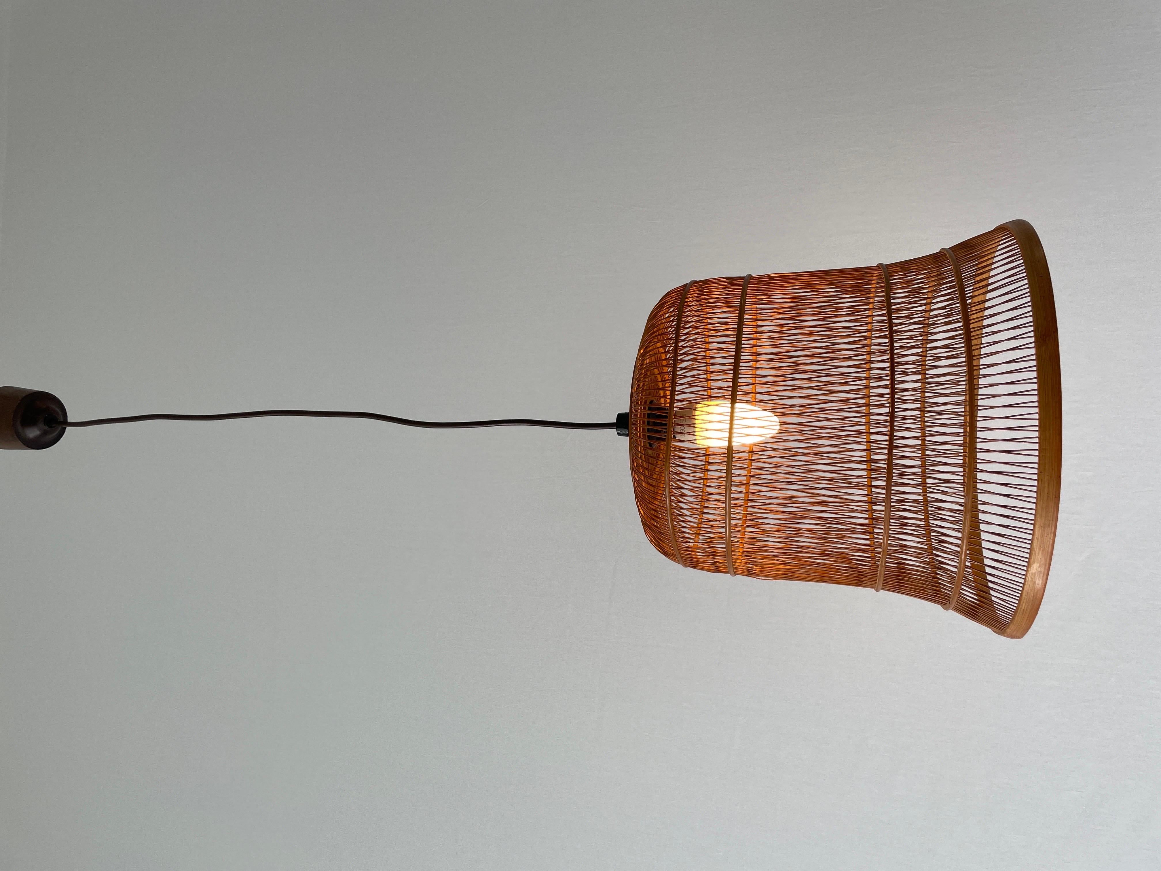 Lampada a sospensione in legno con design a gabbia danese, anni '60, Danimarca in vendita 9