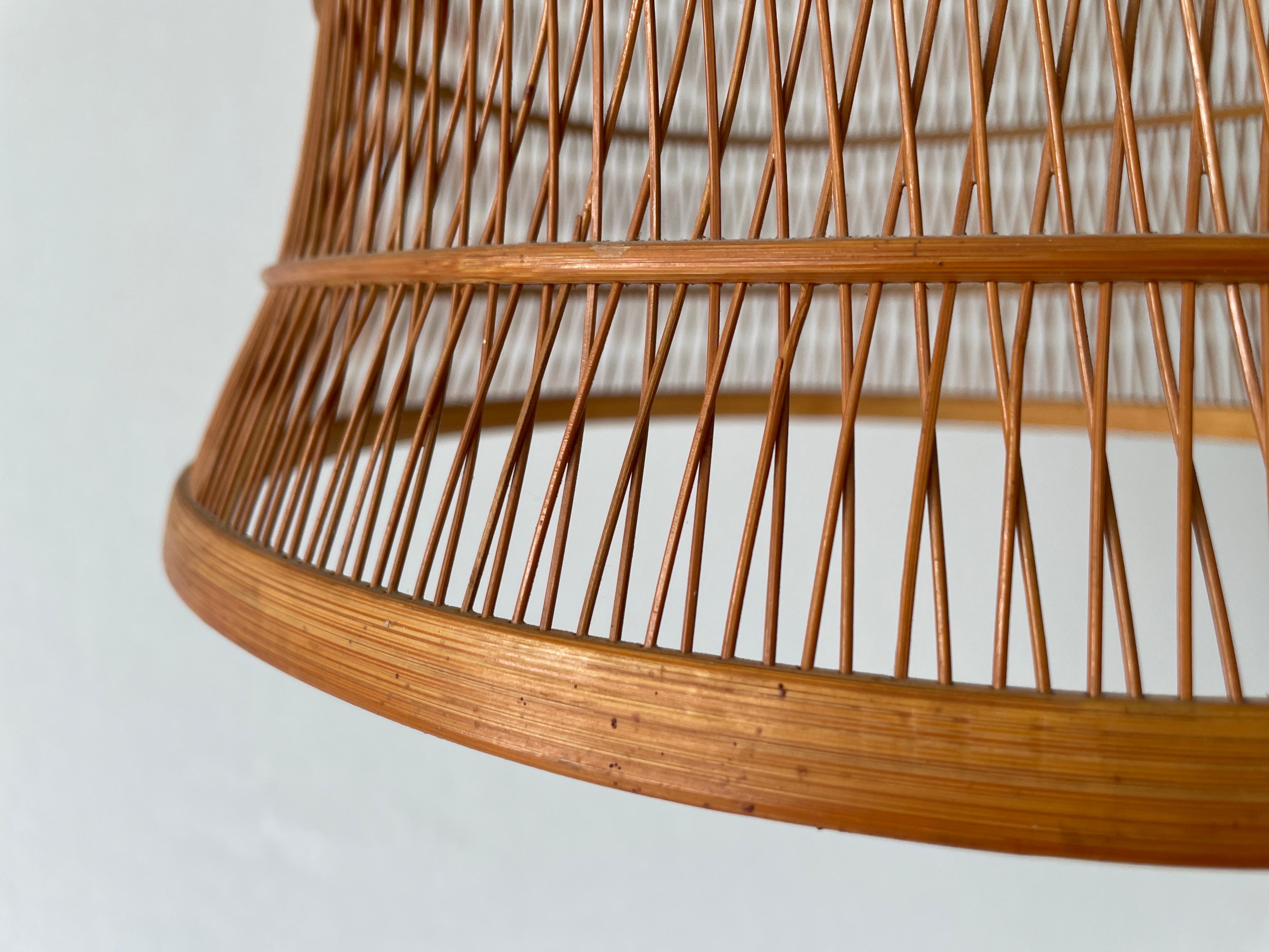 Lampada a sospensione in legno con design a gabbia danese, anni '60, Danimarca In condizioni buone in vendita a Hagenbach, DE