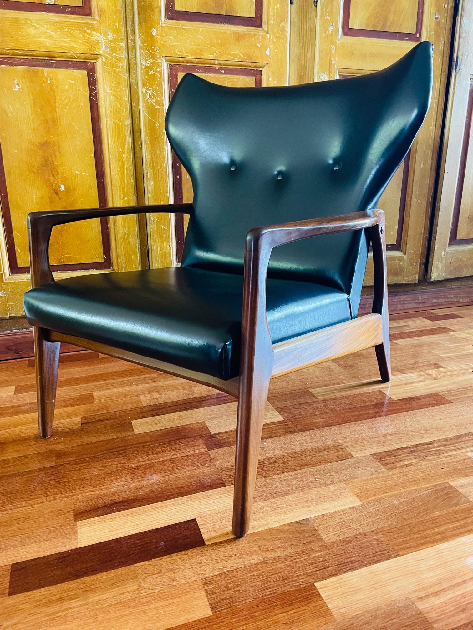 What a chair!! This is the kind of chair you will never see again. Made in the 60's but in absolute top condition! It stood in a small room of an elder couple for decades. They really never sat in it. It was just bought and never used. As you can
