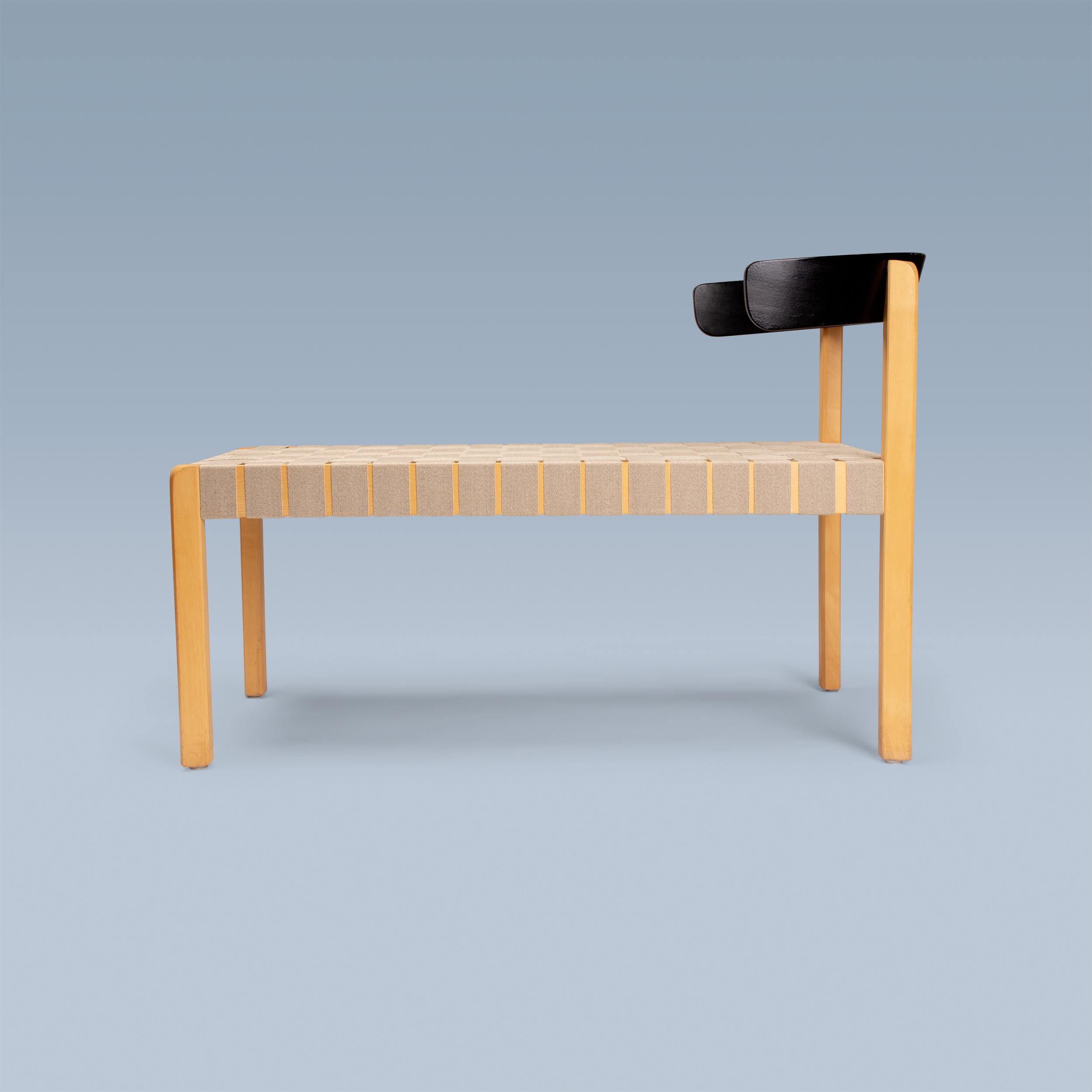 Einzigartige Stuhlbank aus dänischem Ahorn mit langem Sitz aus geflochtenem Segeltuch  (Dänisch) im Angebot