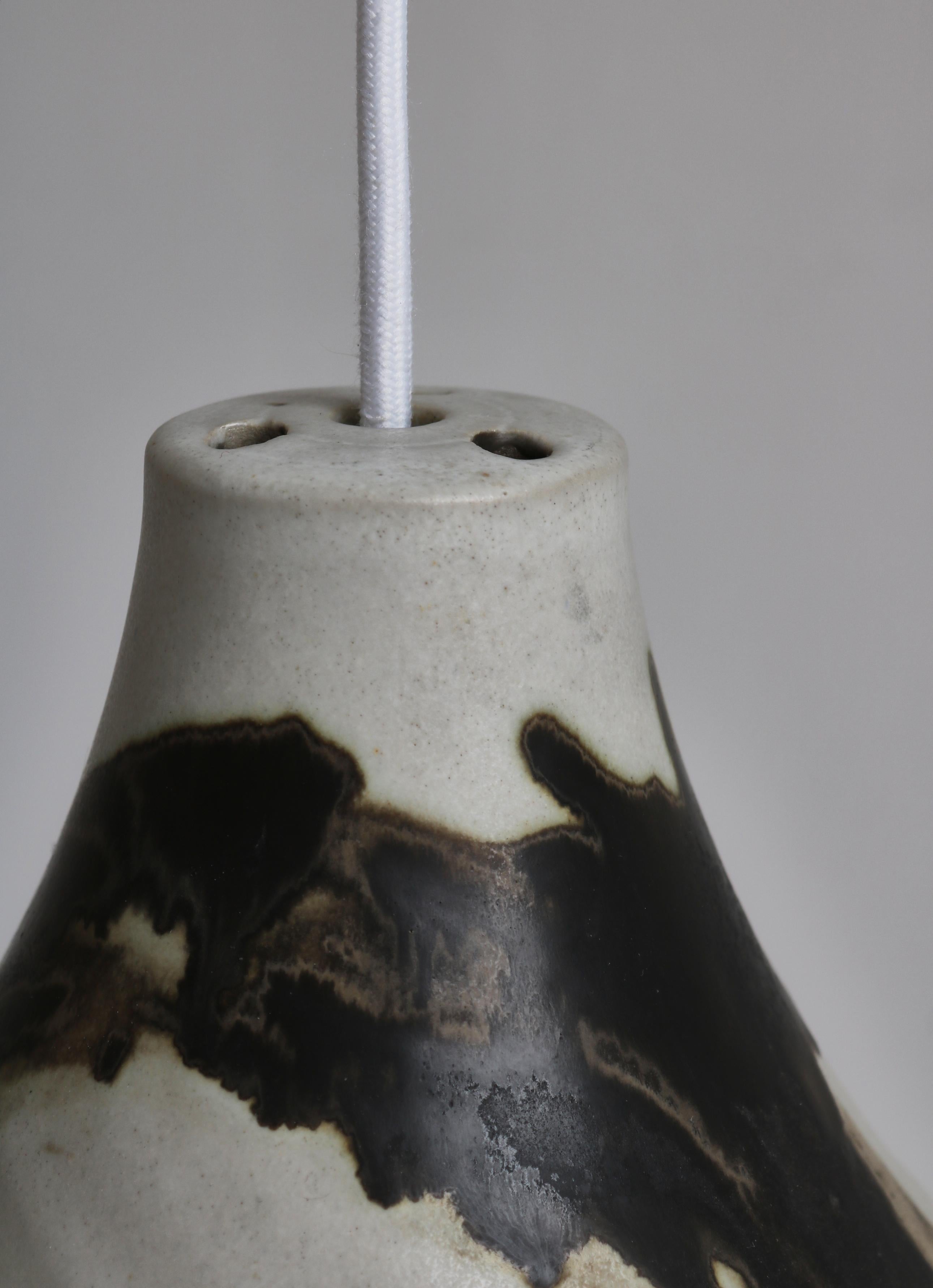 Milieu du XXe siècle Lampes danoises uniques en grès Søholm au glaçage clair et aux couleurs terre, années 1960 en vente