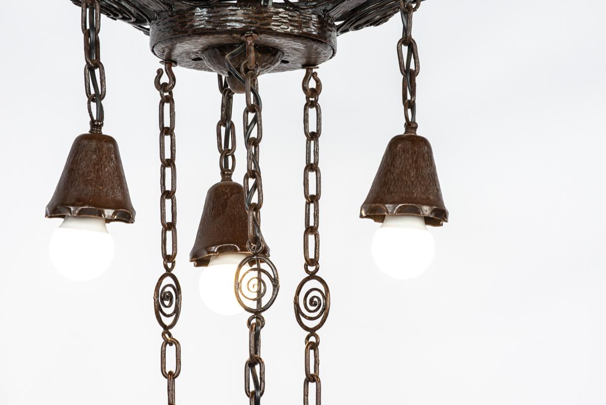 Lampe ou lustre unique en fer forgé ancien de couleur marron foncé. en vente 1