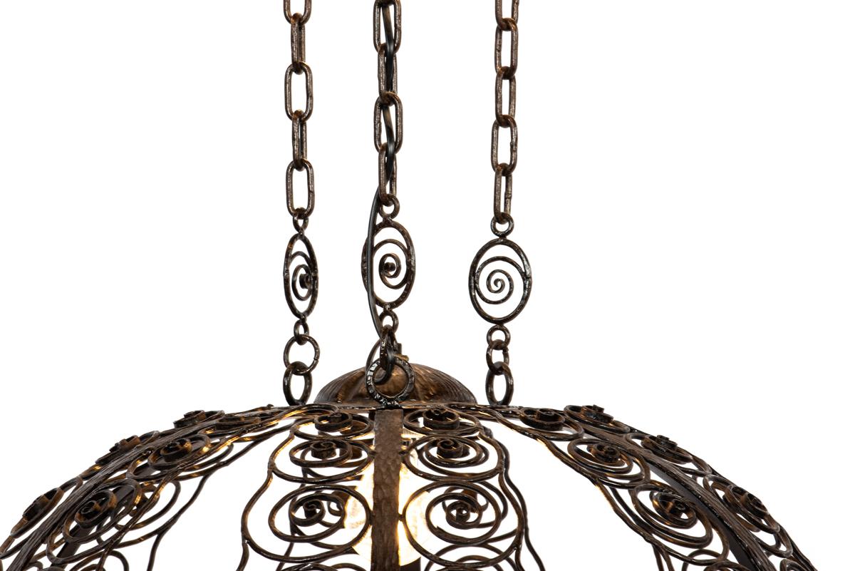 Lampe ou lustre unique en fer forgé ancien de couleur marron foncé. en vente 2
