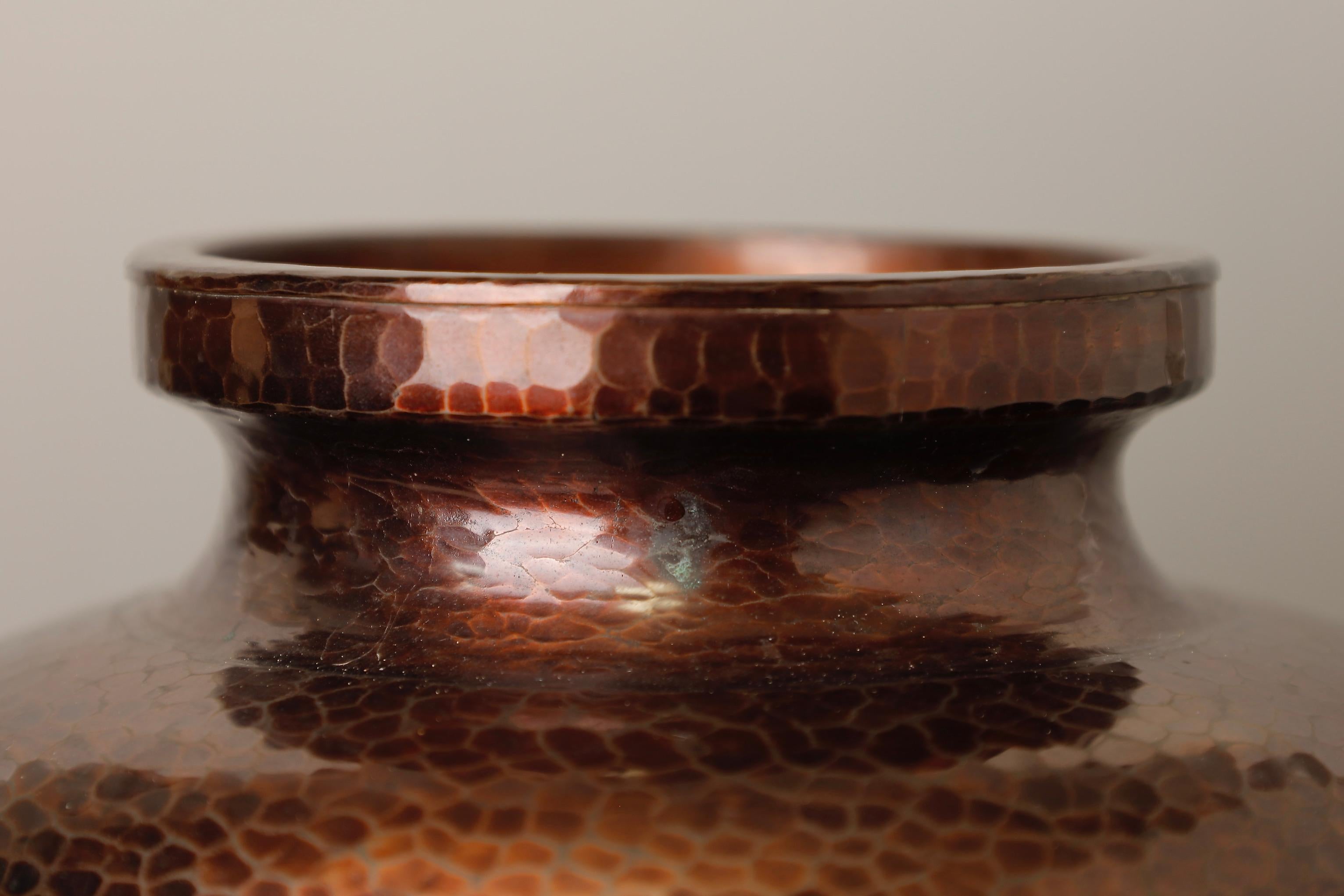 Unique Design Japanese Hand-Hammered Copper Vase by Kyuhodou For Sale 7