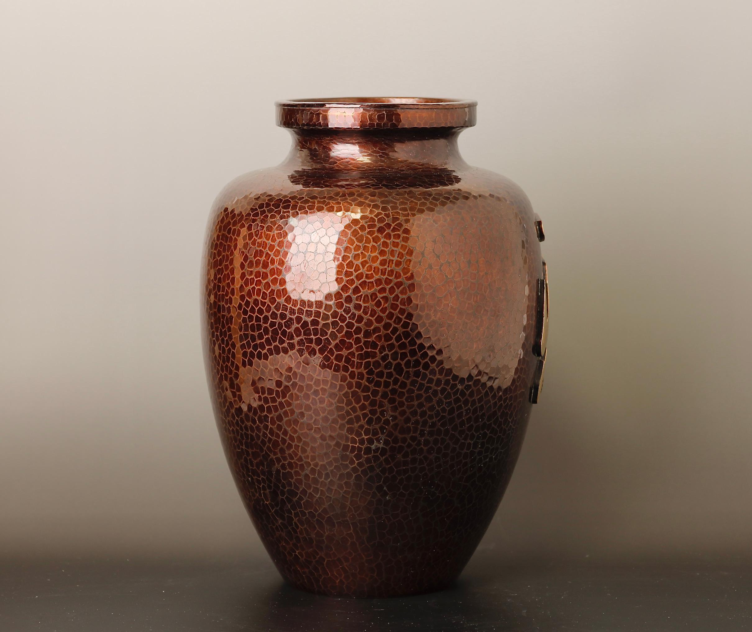 Unique Design Japanese Hand-Hammered Copper Vase by Kyuhodou For Sale 1