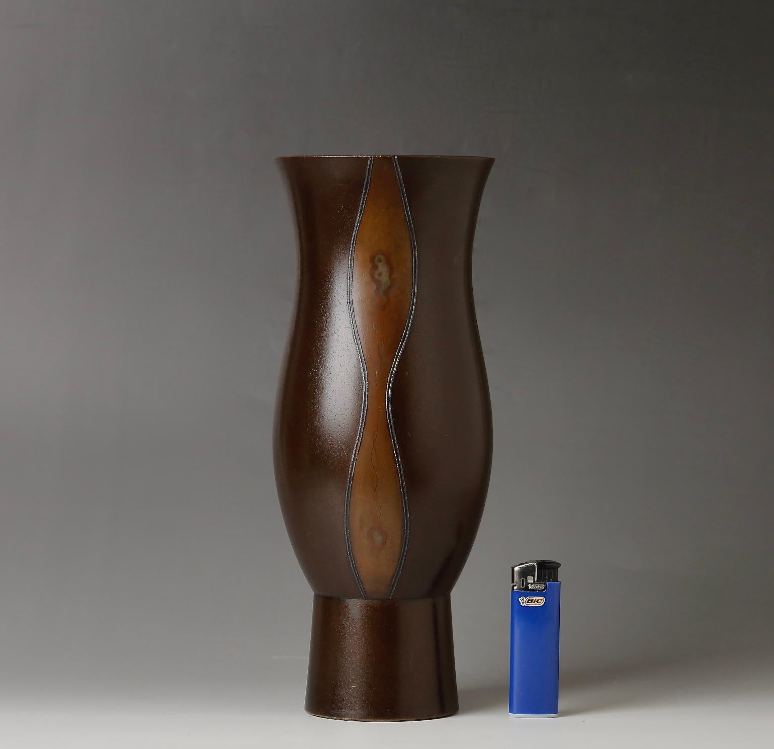 Design unico  bella   Vaso di bronzo  firmato da Haruhiro