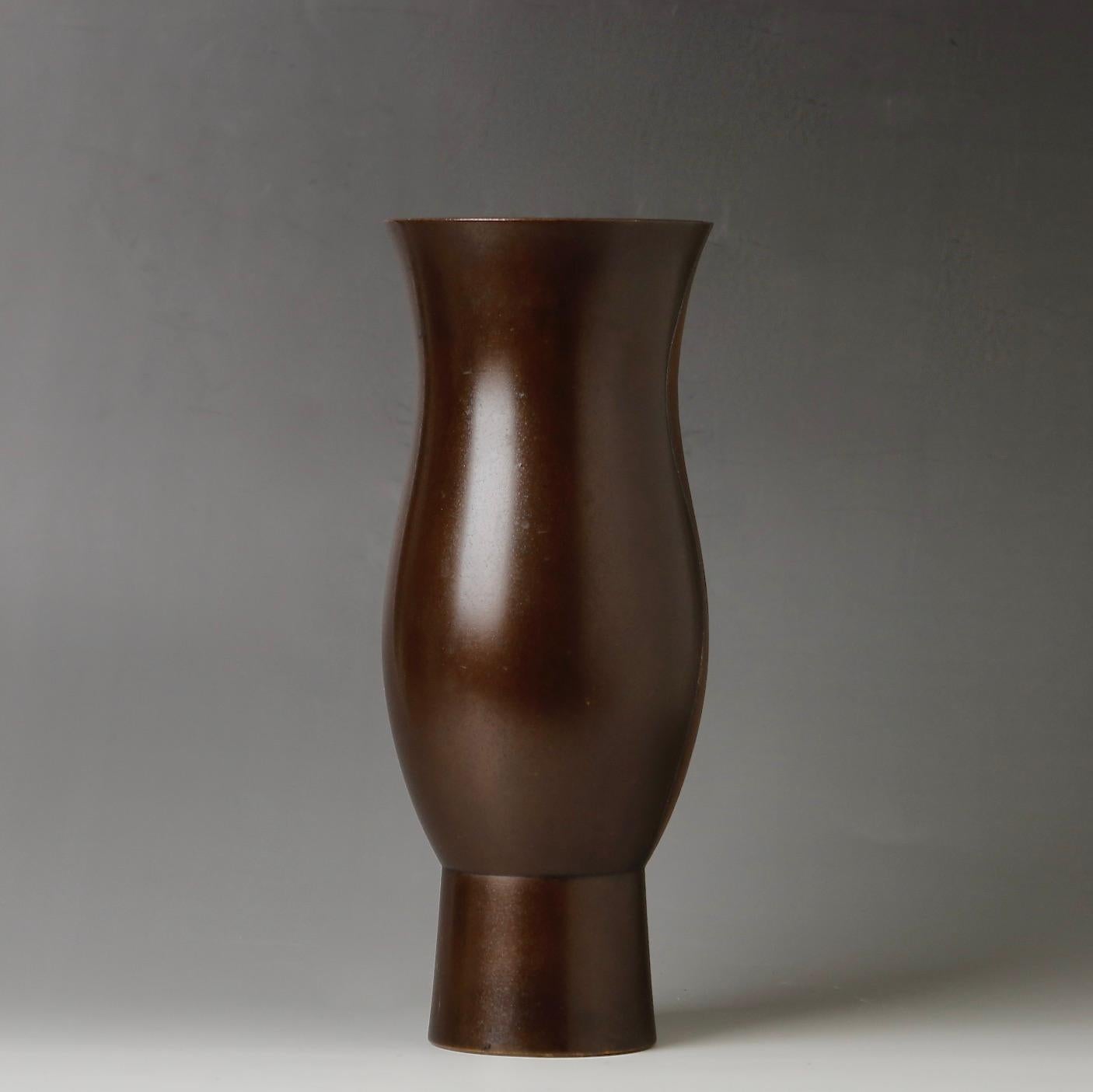 Vaso di bronzo giapponese dal design unico firmato da Haruhiro In condizioni buone in vendita a Fukuoka, JP
