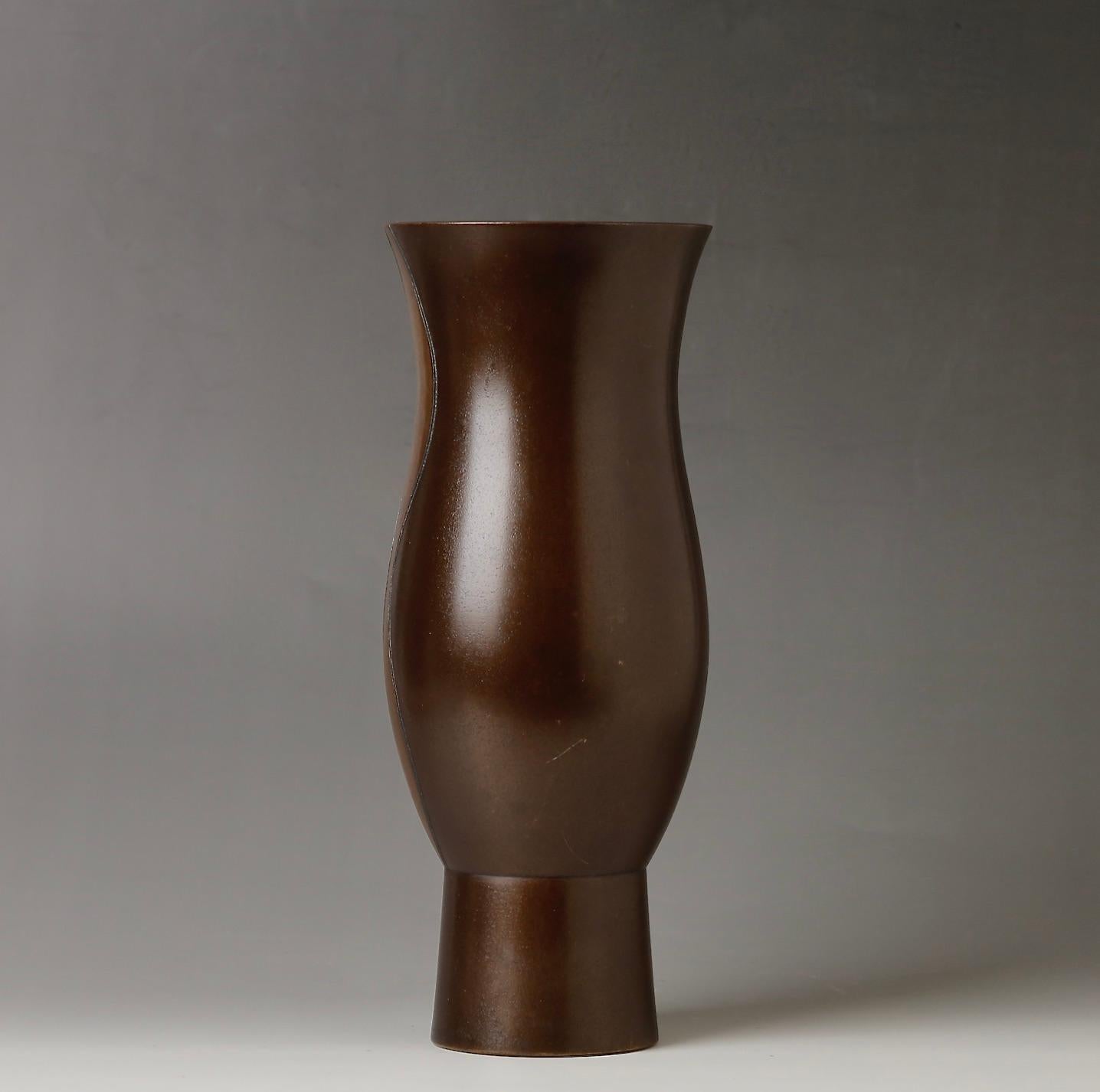 Vaso di bronzo giapponese dal design unico firmato da Haruhiro in vendita 1
