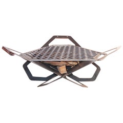 Design unico di un focolare o barbecue smontabile realizzato in acciaio tagliato al plasma