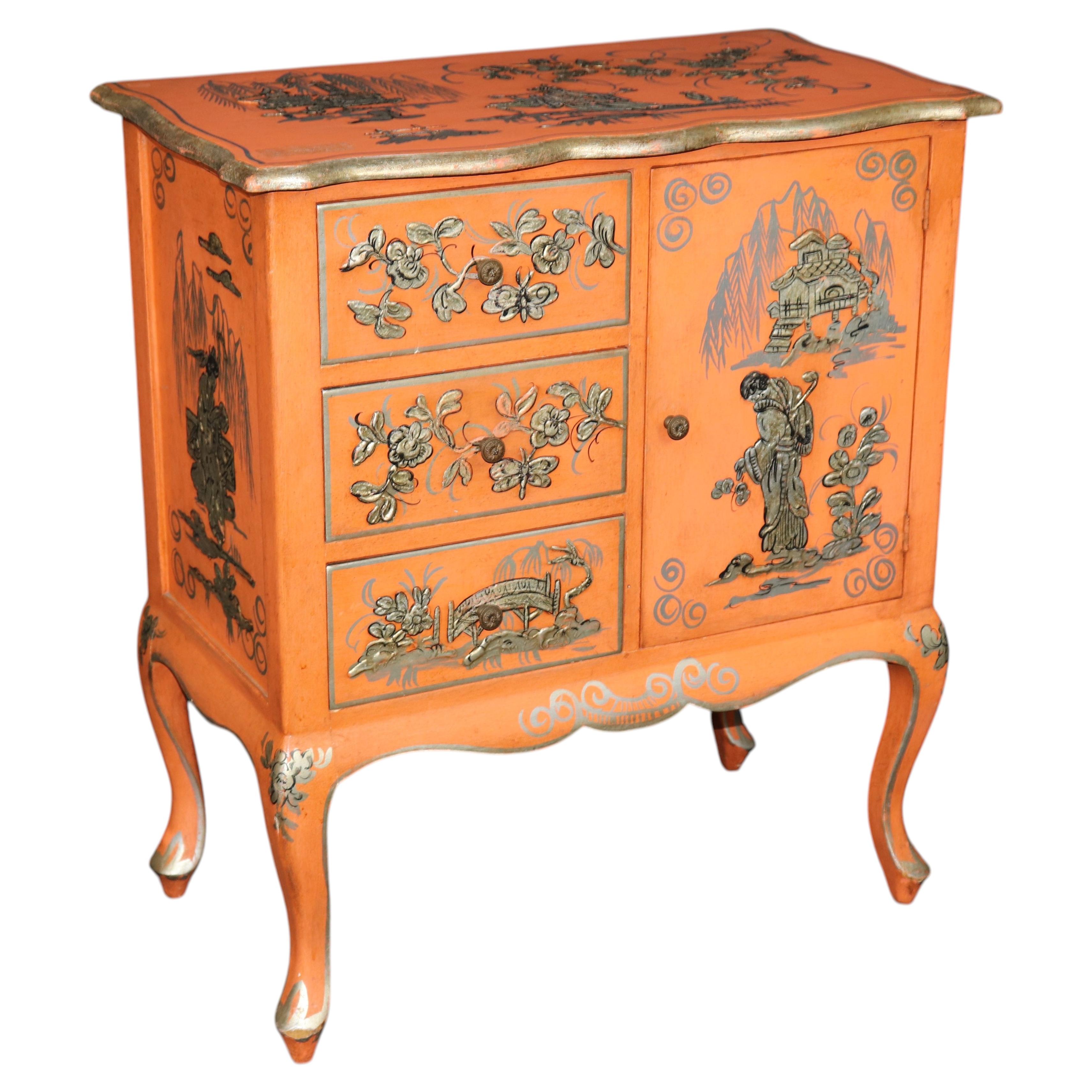 Comò in stile chinoiserie dal design unico, dipinto in Italia