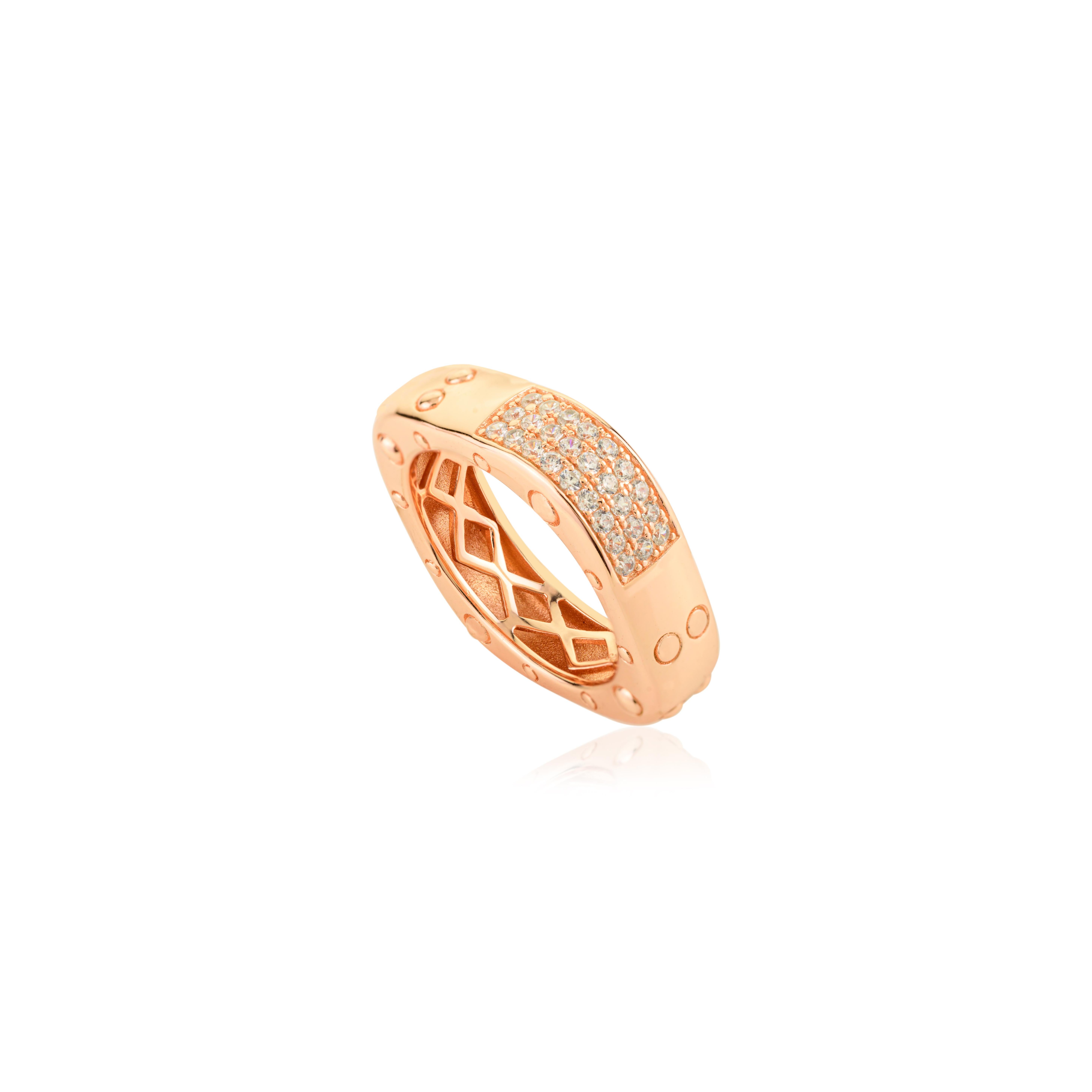 in vendita:  Anello a fascia con zirconi in oro rosa e pave set in argento 925, dal design unico, da regalare 3