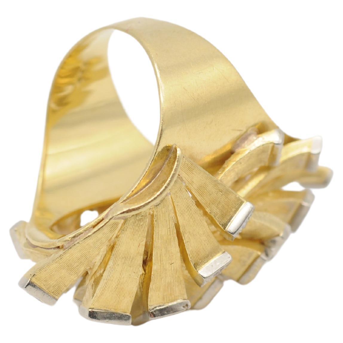 Anillo de diseño único de oro amarillo de 18 quilates con brillantes en Bueno estado para la venta en Berlin, BE