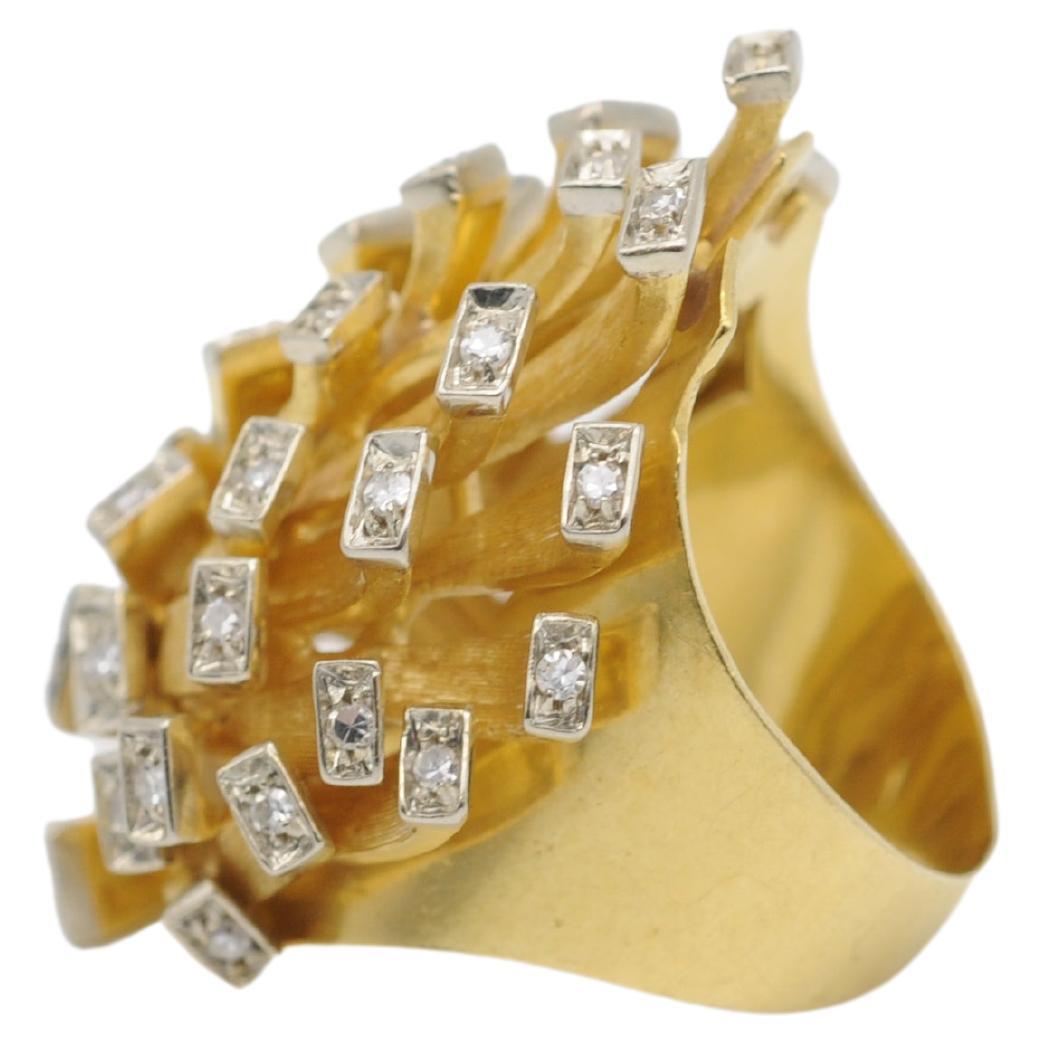 Anillo de diseño único de oro amarillo de 18 quilates con brillantes en venta 3
