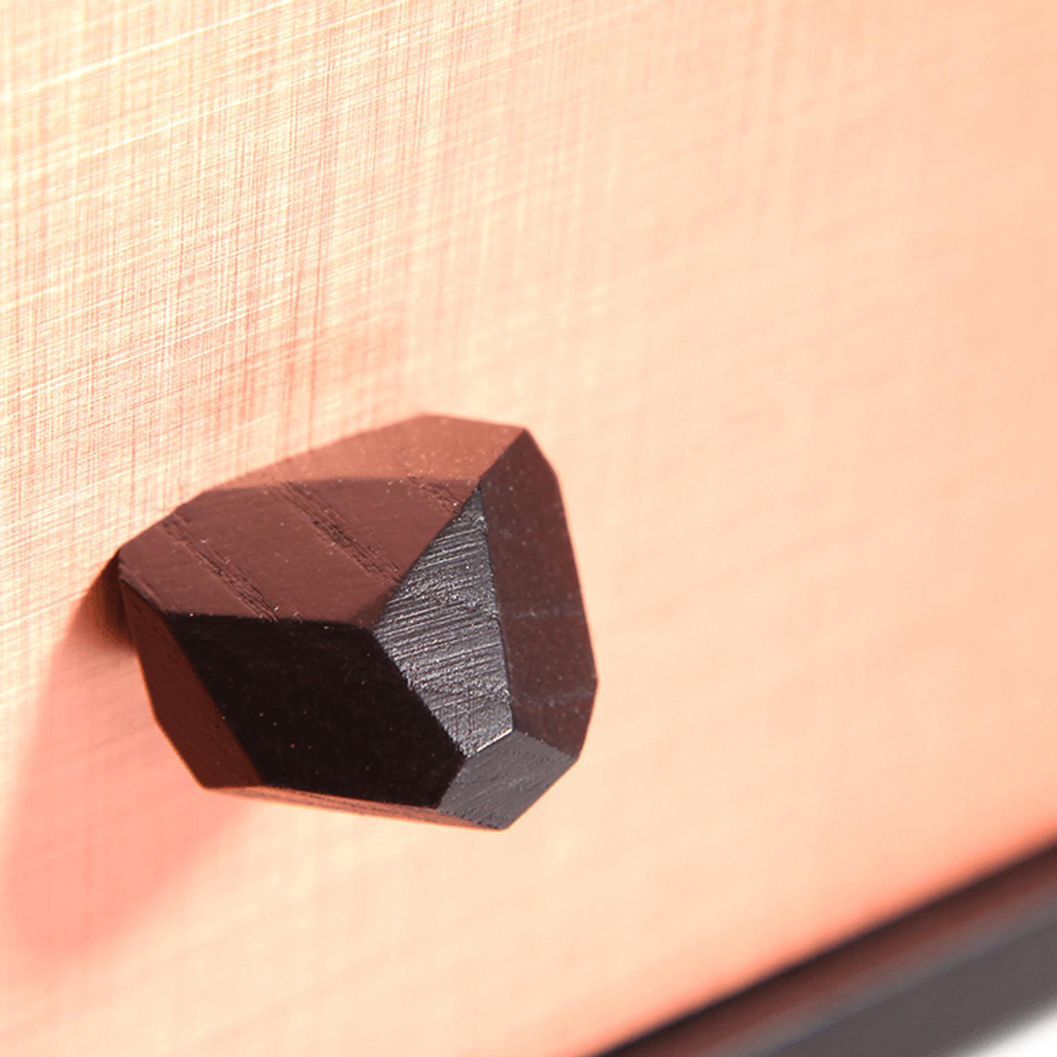 Moderner moderner Sideboard- oder Konsolentisch aus schwarzer Esche, Messing, Bronze und Kupfer im Angebot 1