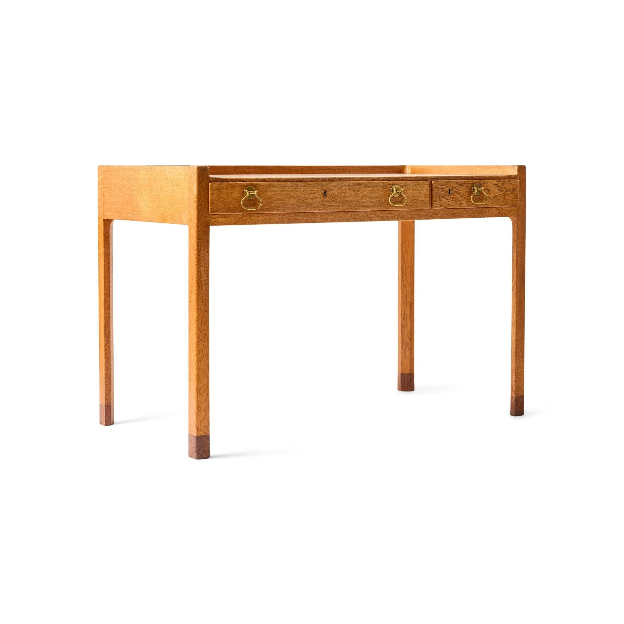 Unico mobile da scrivania di Hans J. Wegner per Johannes Hansen, 1947 In condizioni ottime in vendita a Sagaponack, NY