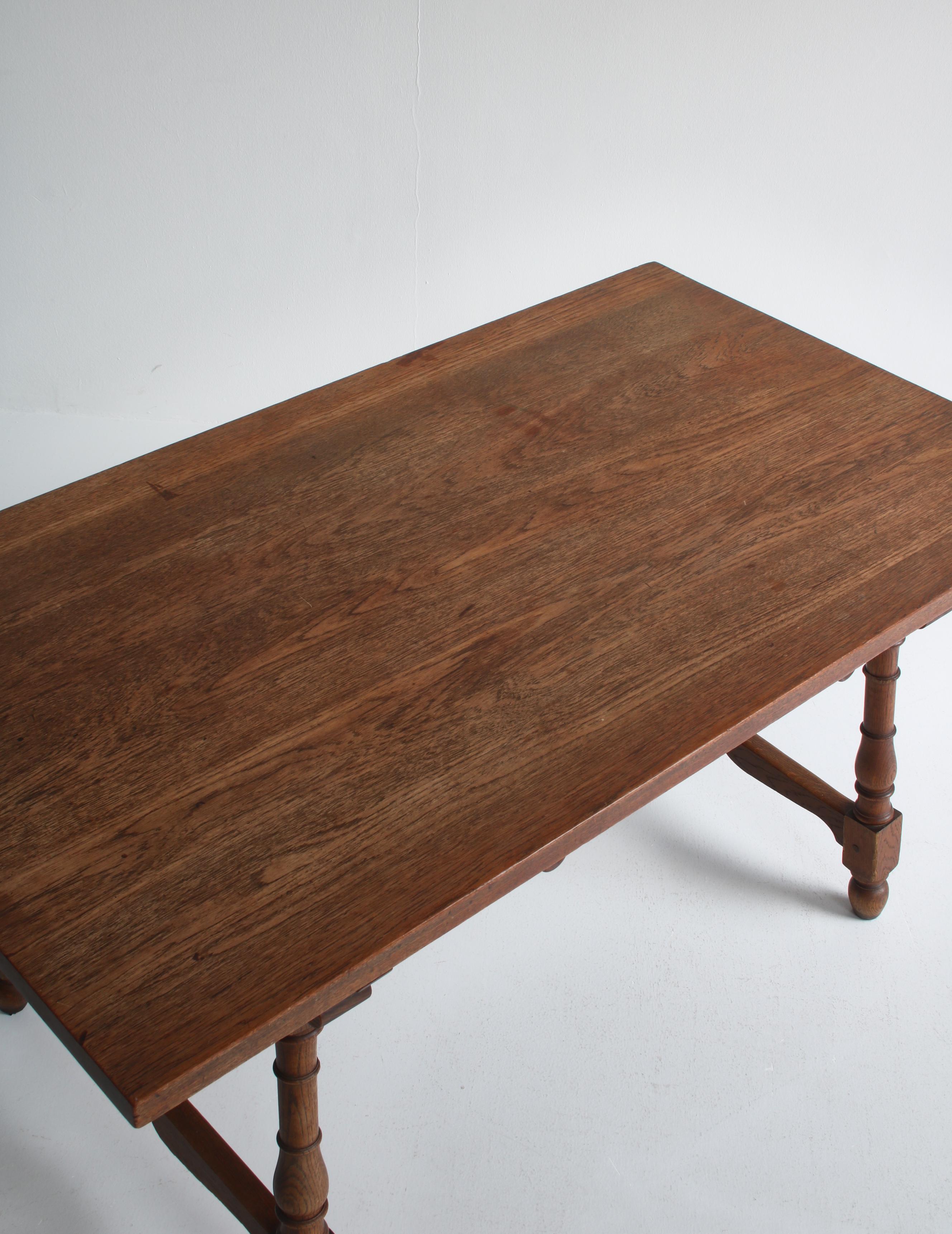 Bureau ou table unique fabriqué par Jens Harald Quistgaard en 1953, en teck massif et chêne en vente 3