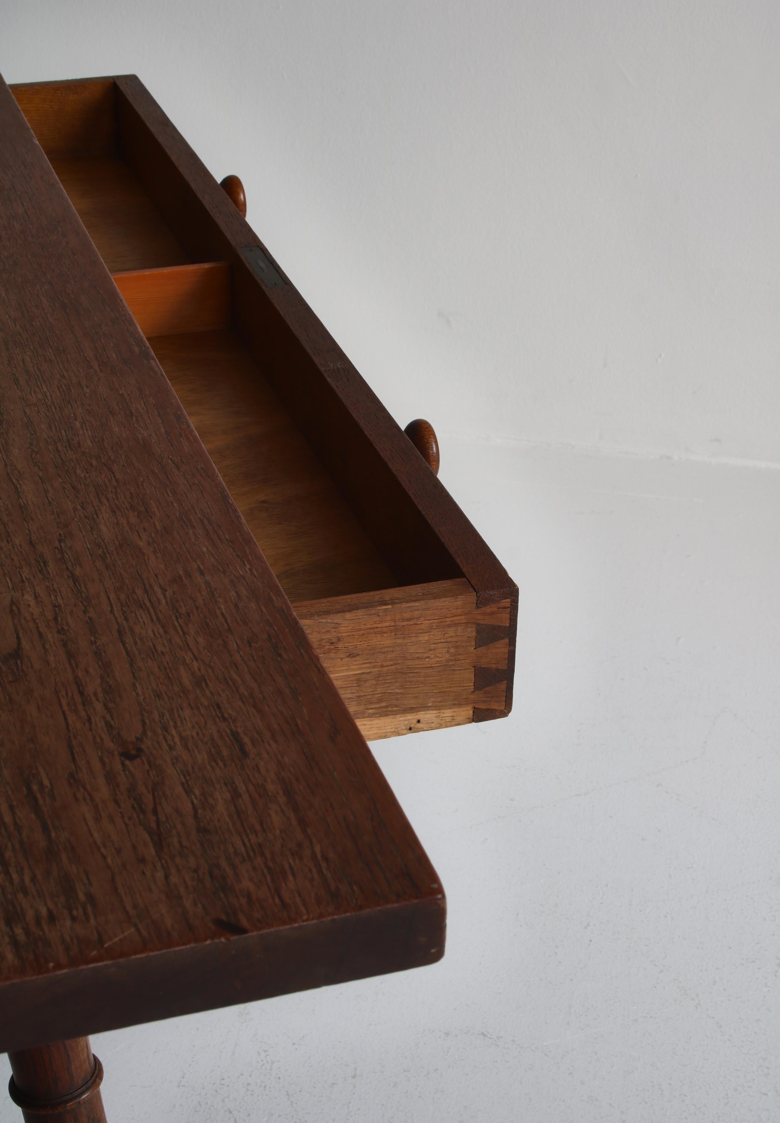 Bureau ou table unique fabriqué par Jens Harald Quistgaard en 1953, en teck massif et chêne en vente 7