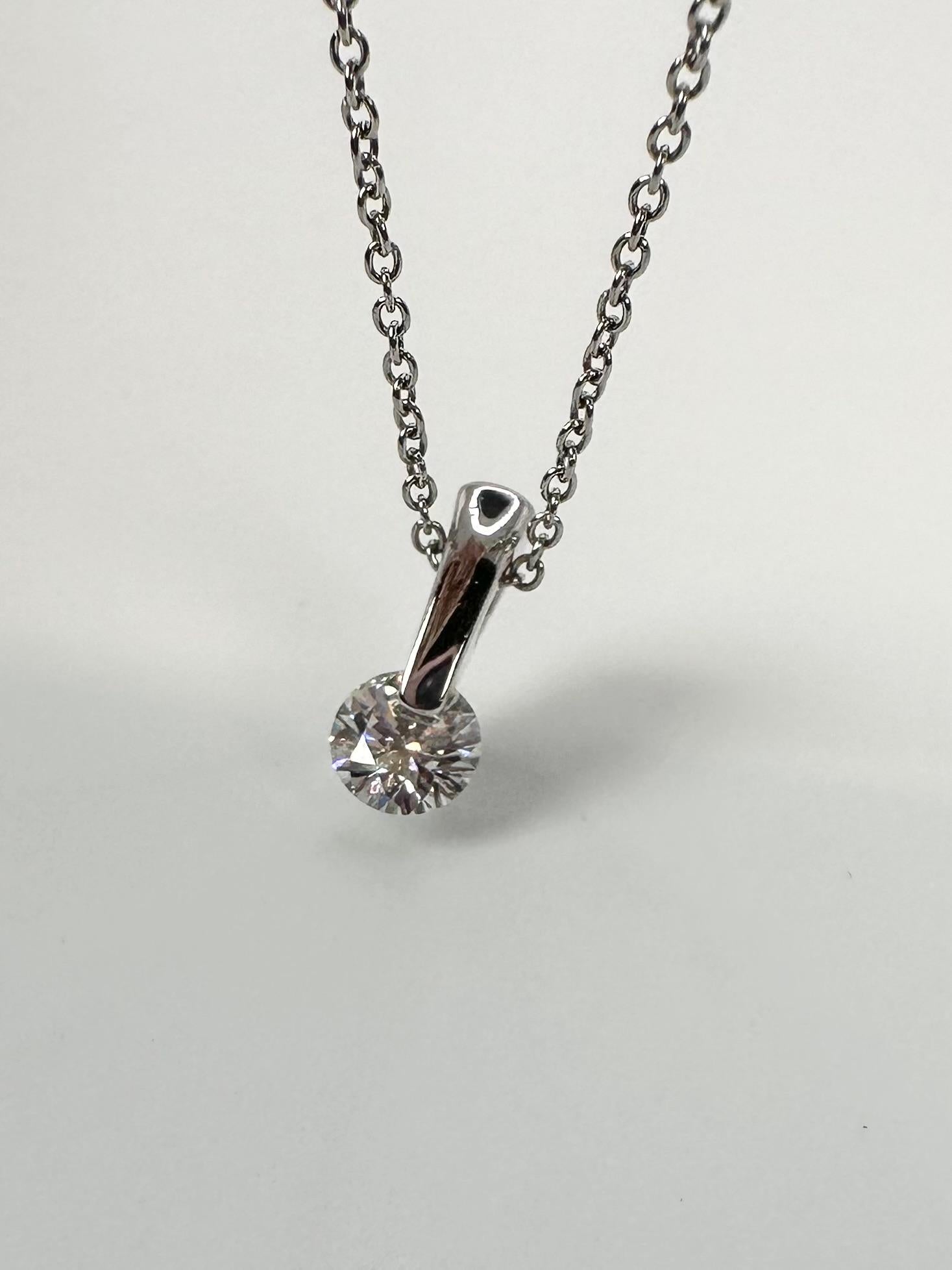 Dainty pendant neklace with solitaire diamond in platinum weighing 0.53ct mounted in a unique setting style.
GRAM WEIGHT: 1.80
METAL:Platinum
NECKLACE-16”
NATURAL DIAMOND(S)
Cut: Round Brilliant
Color: G
Clarity: VS2
Carat: 0.53ct
Item #: