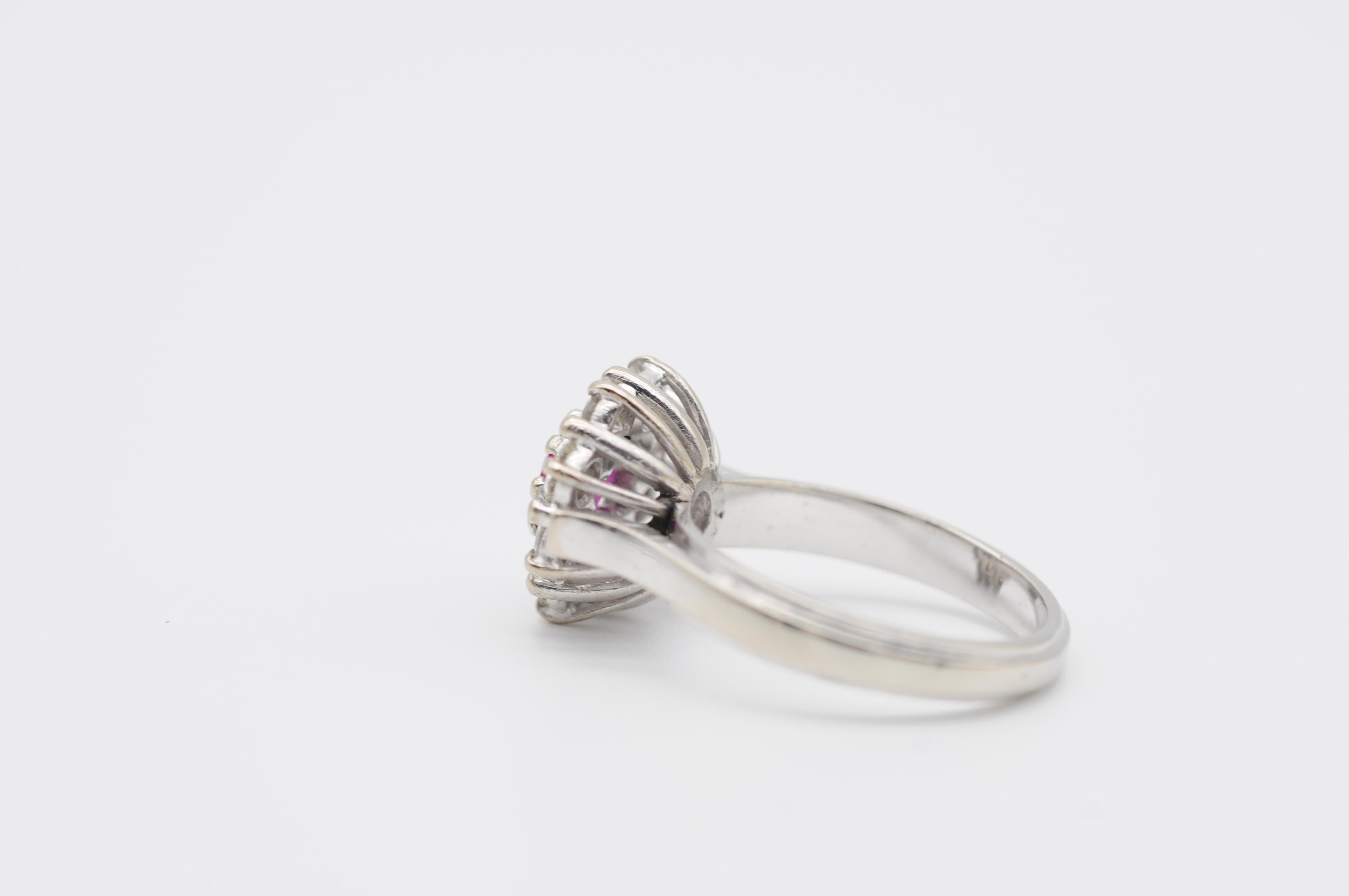 Unique diamond White Gold Ring with Brilliant cut For Sale 2