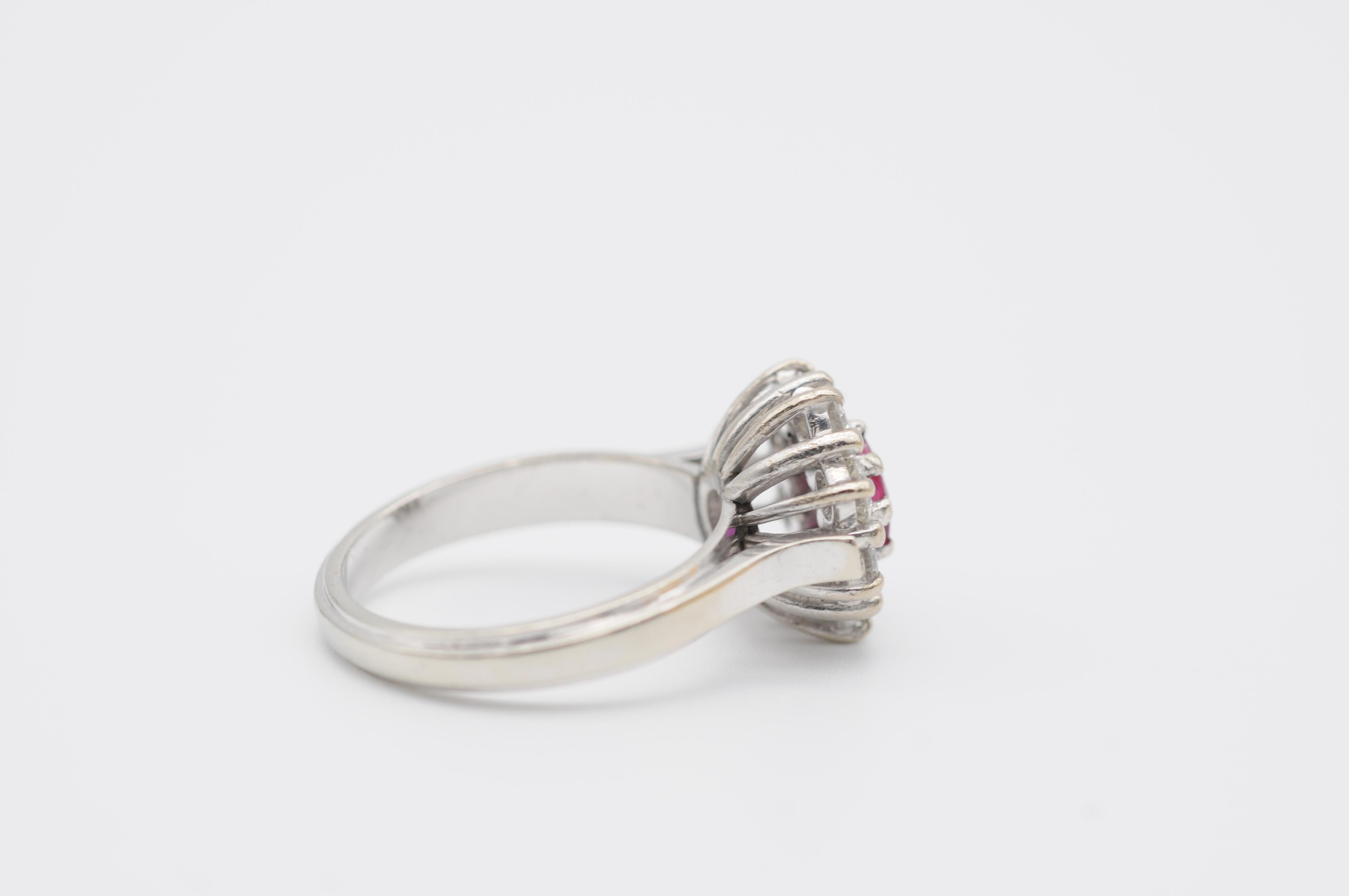 Unique diamond White Gold Ring with Brilliant cut For Sale 3