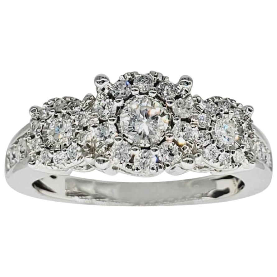 Unique Diamonds 1.50 Carat Engagement Ring 14 Karat White Gold For Sale