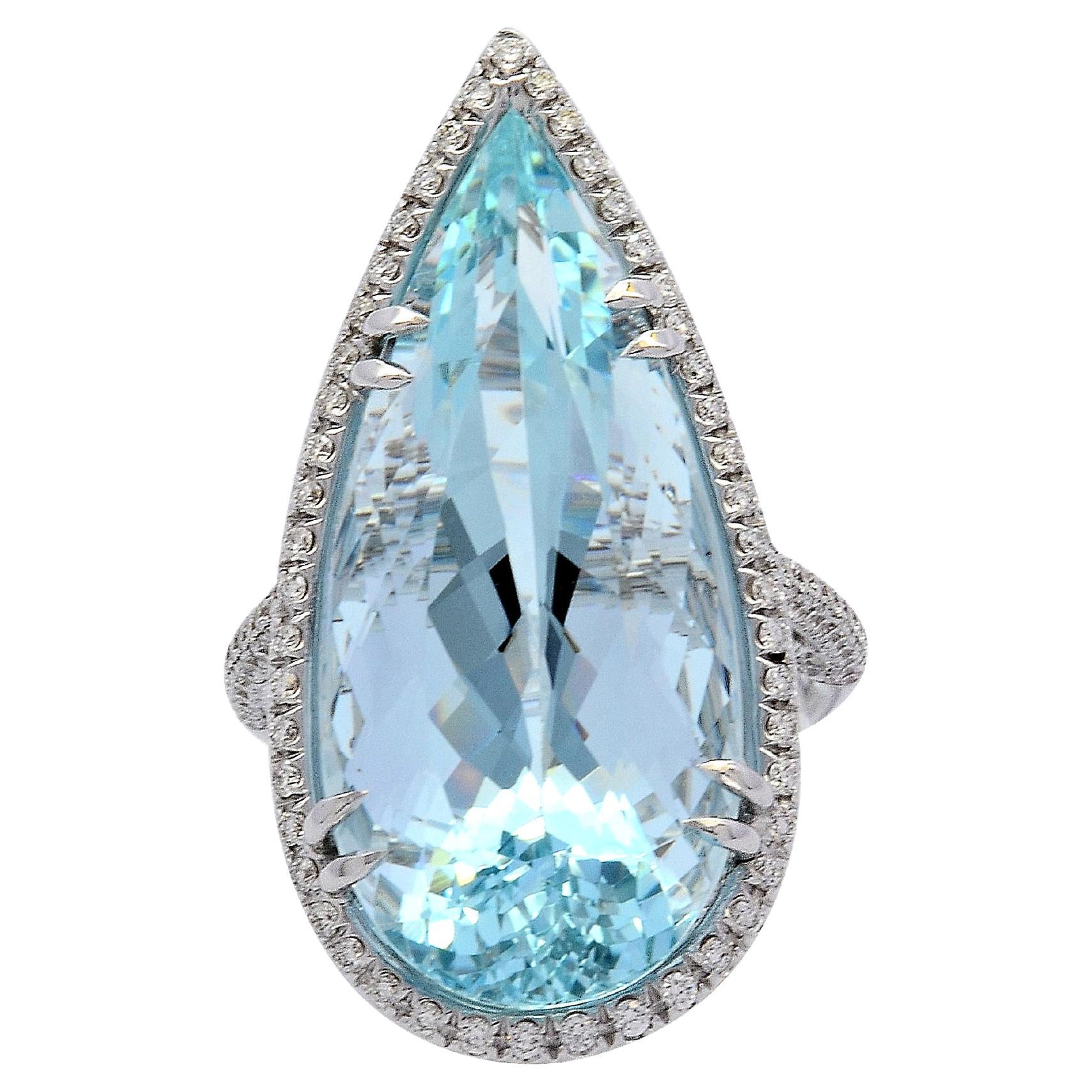 Unique Diamonds 22.27 Carat Brazilian Aquamarine 18 KT Gold Made in Italy Ring