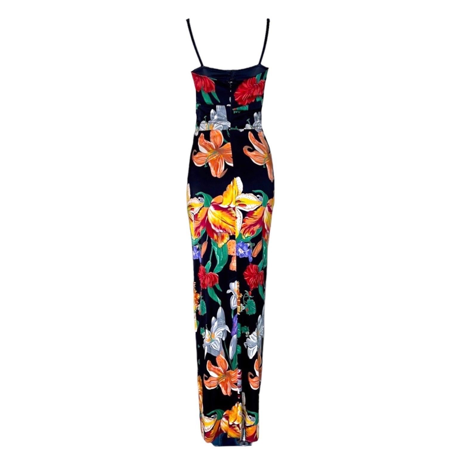 Unique Dolce & Gabbana Evening Dress
Beautifully hand-painted silk print with floral design
Zipper in the back
Draped look
Corset-like inner part for a perfect fit
Made in Italy
Dry Clean Only
The dress is a special piece and one of a kind, you will