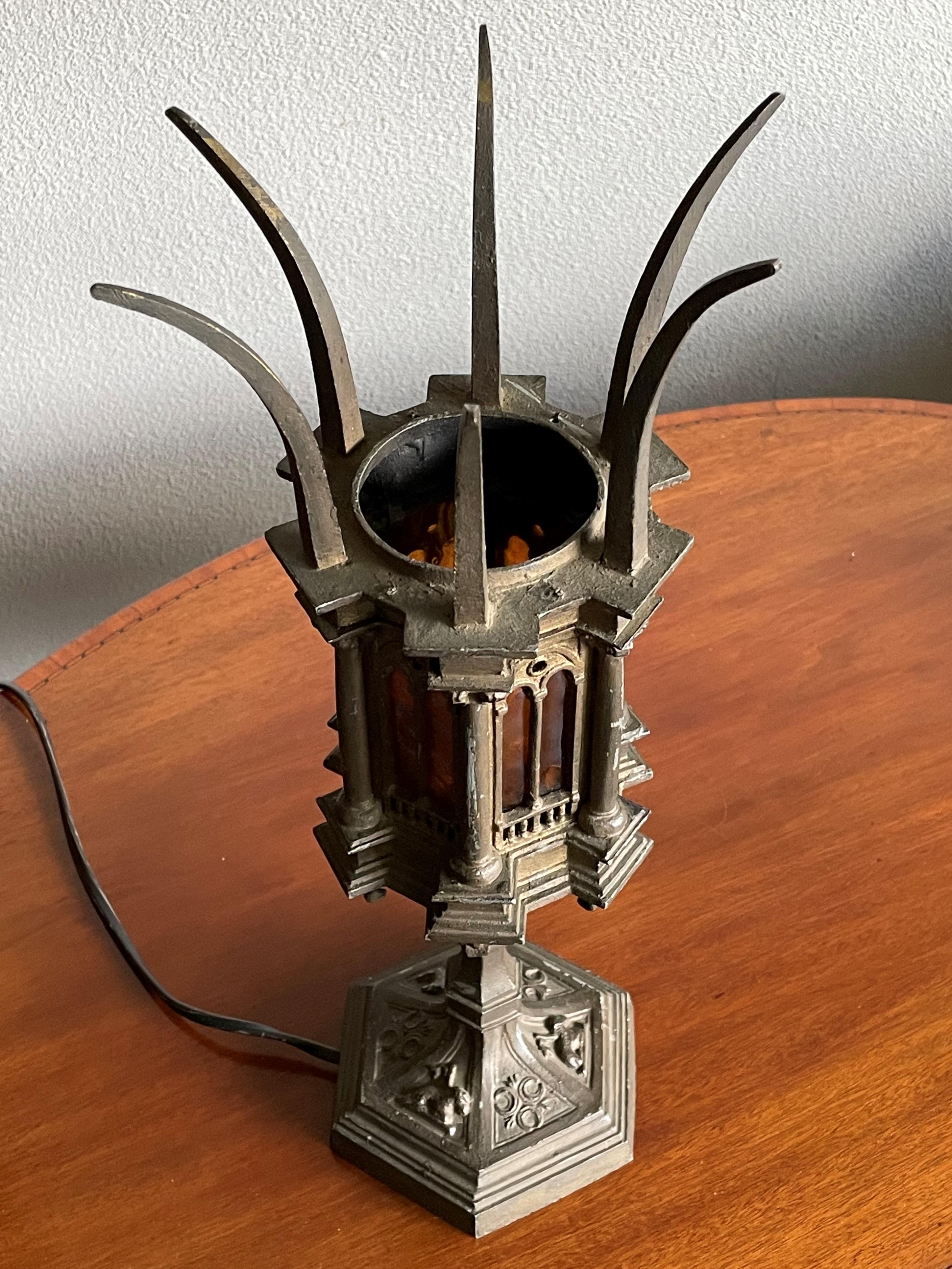 Unique Early 1900s Gothic Revival Table Lamp with Cathedral Glass Church Windows In Good Condition In Lisse, NL