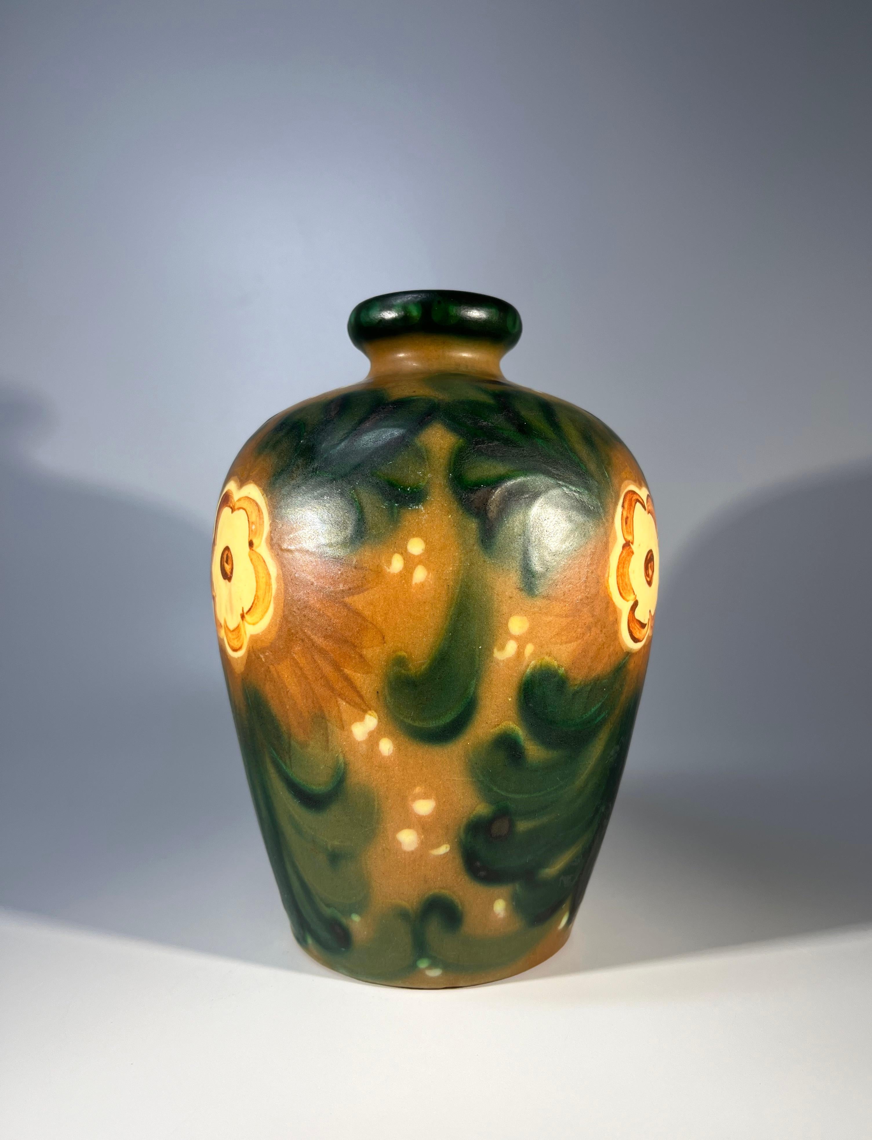 Einzigartige, frühe Blumenvase aus Keramik von Upsala Ekeby, Schweden, ca. 1930er Jahre (Schwedisch) im Angebot