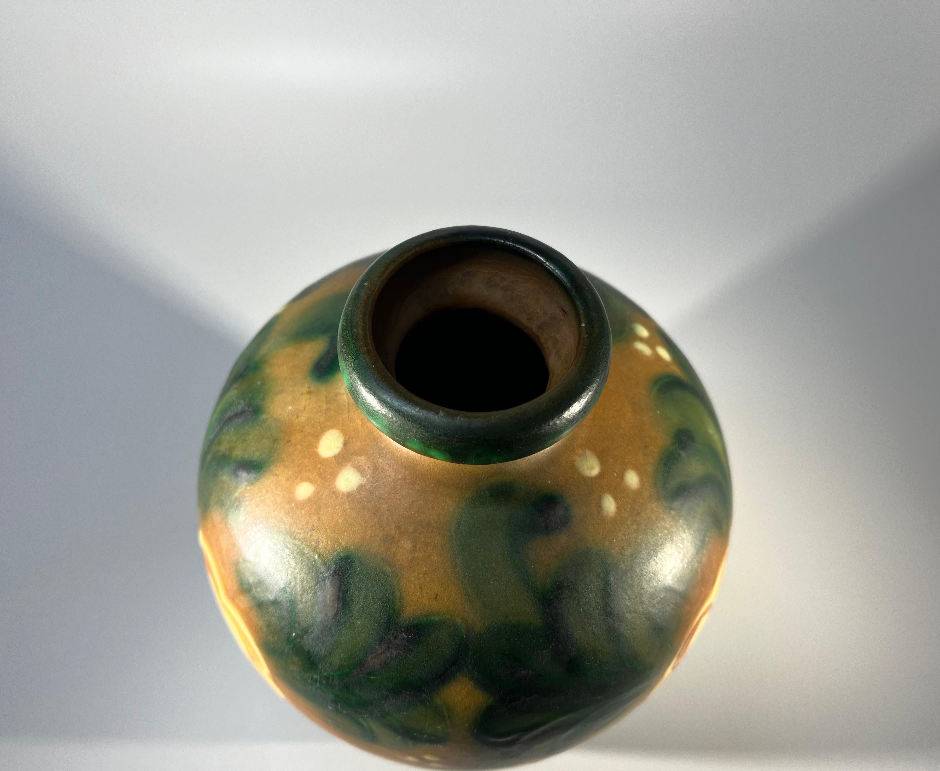 Einzigartige, frühe Blumenvase aus Keramik von Upsala Ekeby, Schweden, ca. 1930er Jahre (Steingut) im Angebot