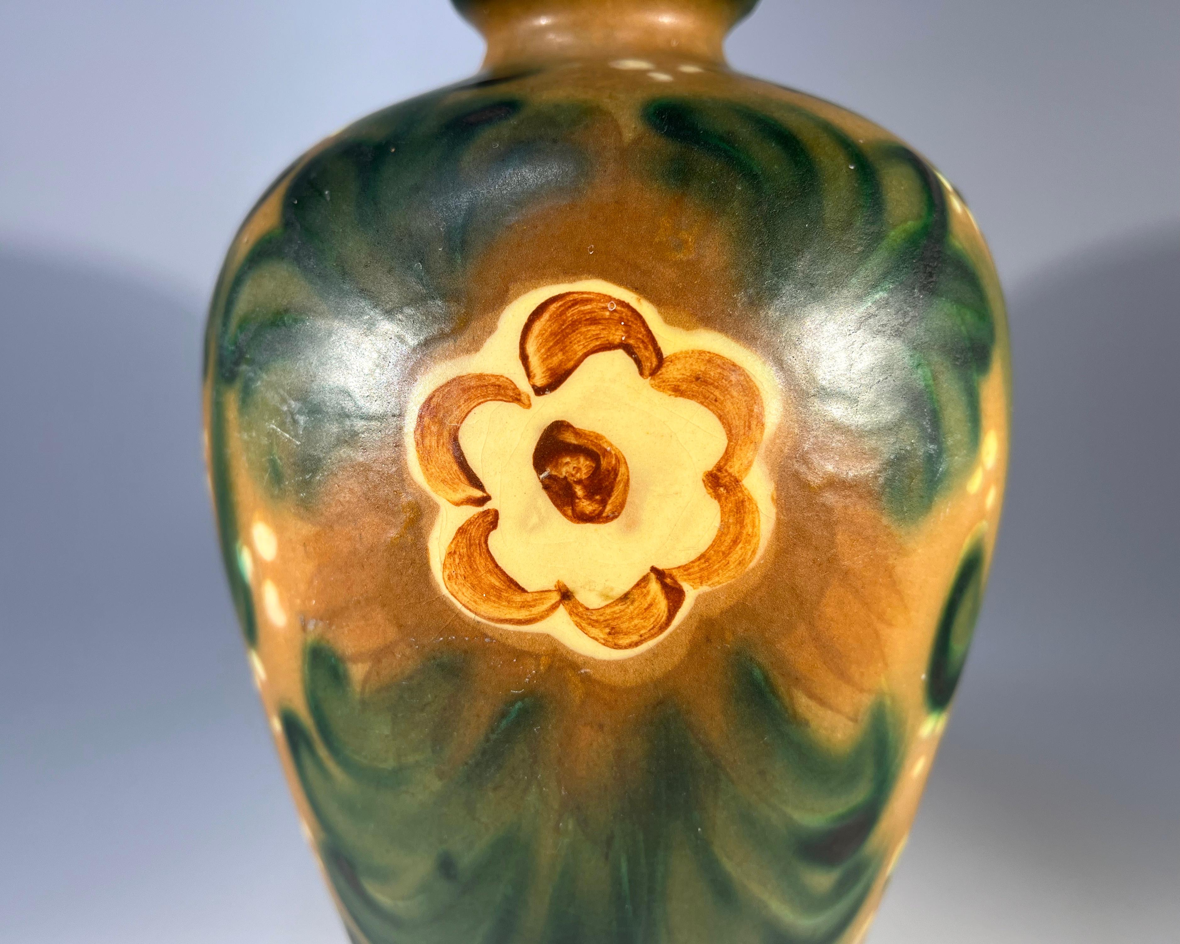 Einzigartige, frühe Blumenvase aus Keramik von Upsala Ekeby, Schweden, ca. 1930er Jahre im Angebot 1
