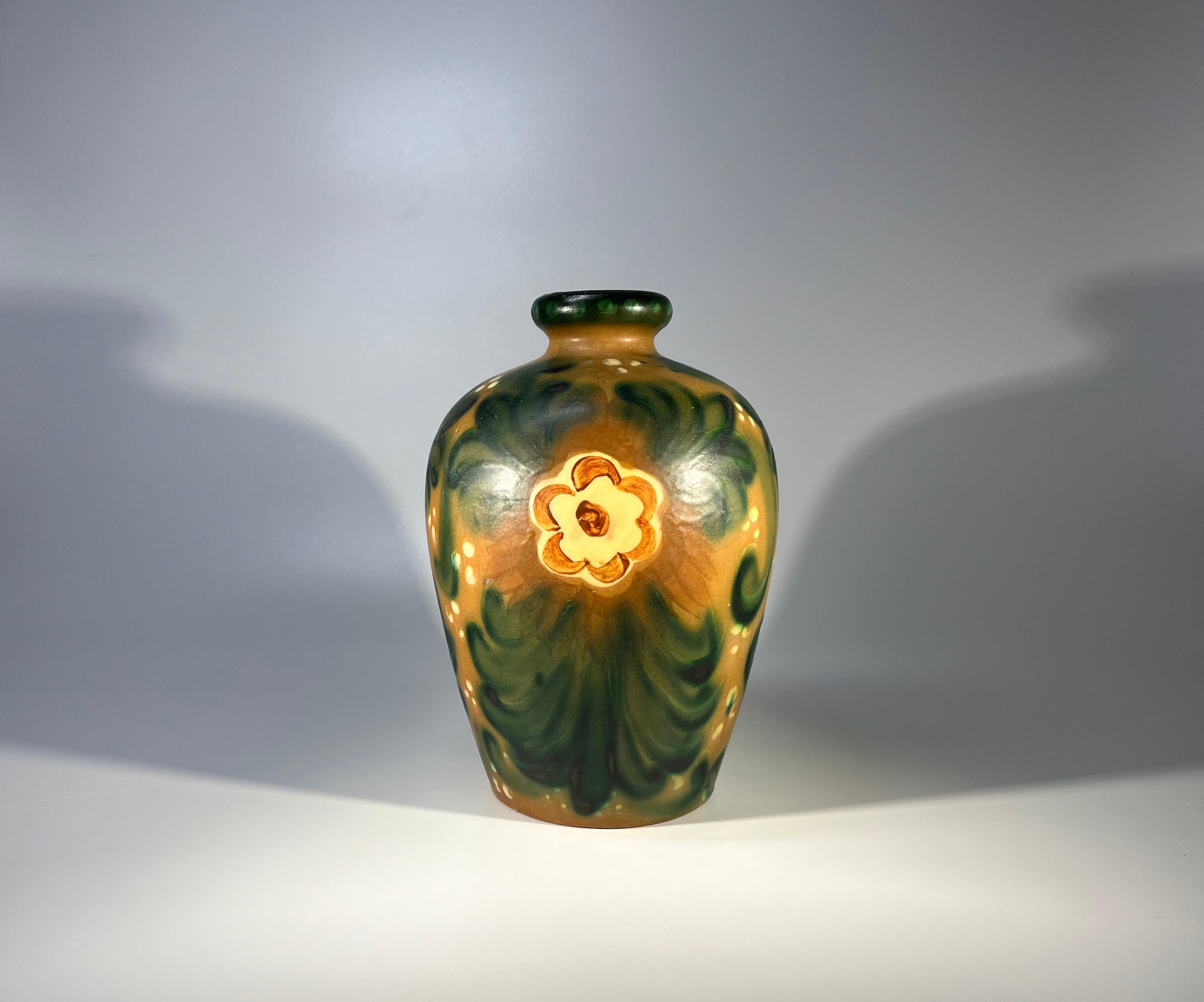 Einzigartige, frühe Blumenvase aus Keramik von Upsala Ekeby, Schweden, ca. 1930er Jahre im Angebot 2