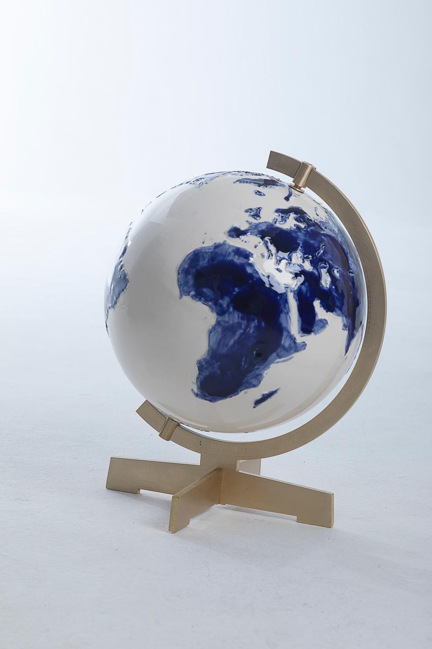 Unique Earth Globe Sculpture by Alex de Witte In New Condition In Geneve, CH