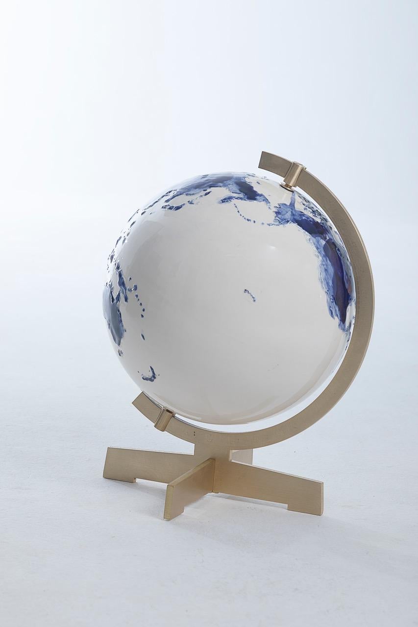 Unique Earth Globe Sculpture by Alex de Witte In New Condition For Sale In Geneve, CH