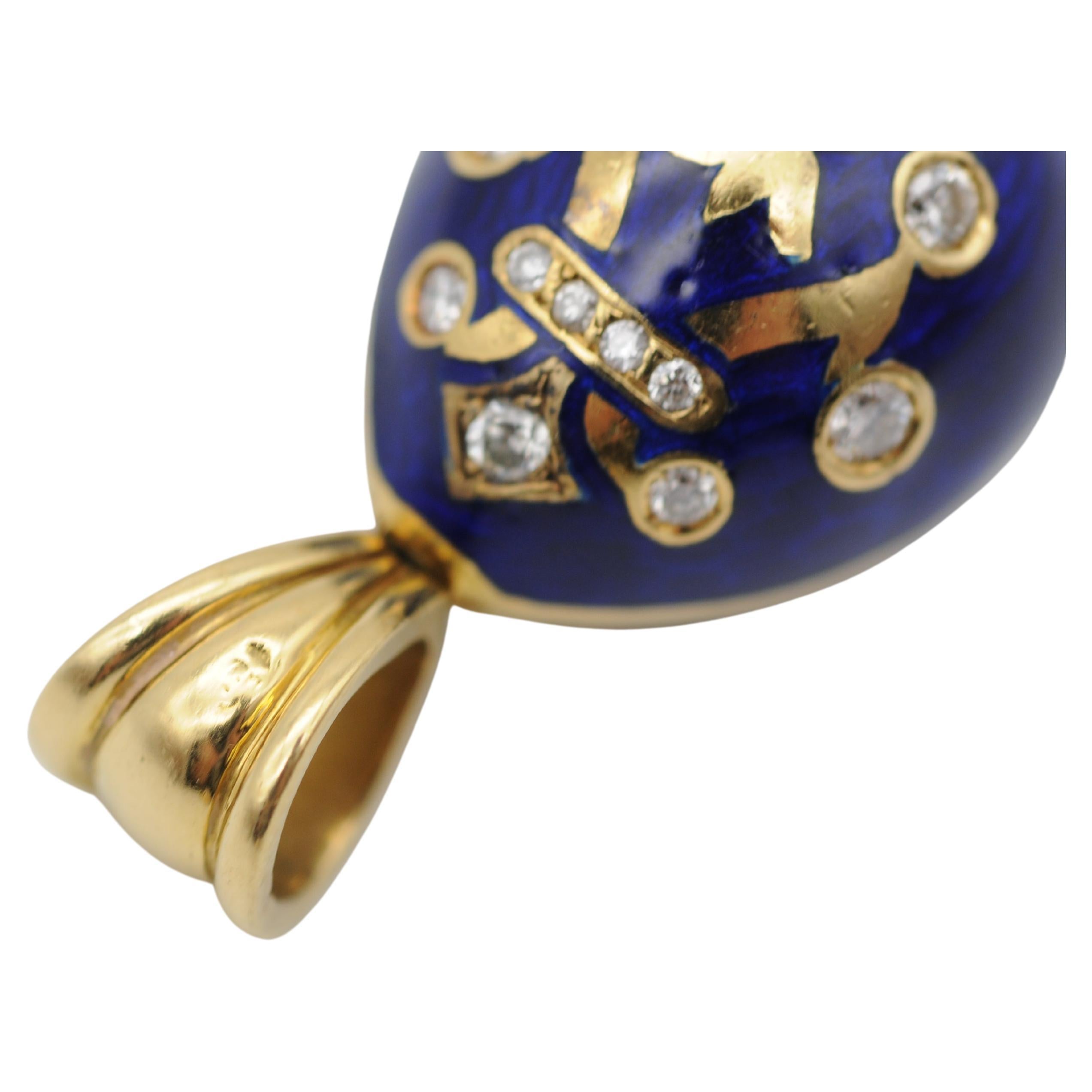 Taille brillant Pendentif œuf unique en or jaune 18 carats et diamants en vente