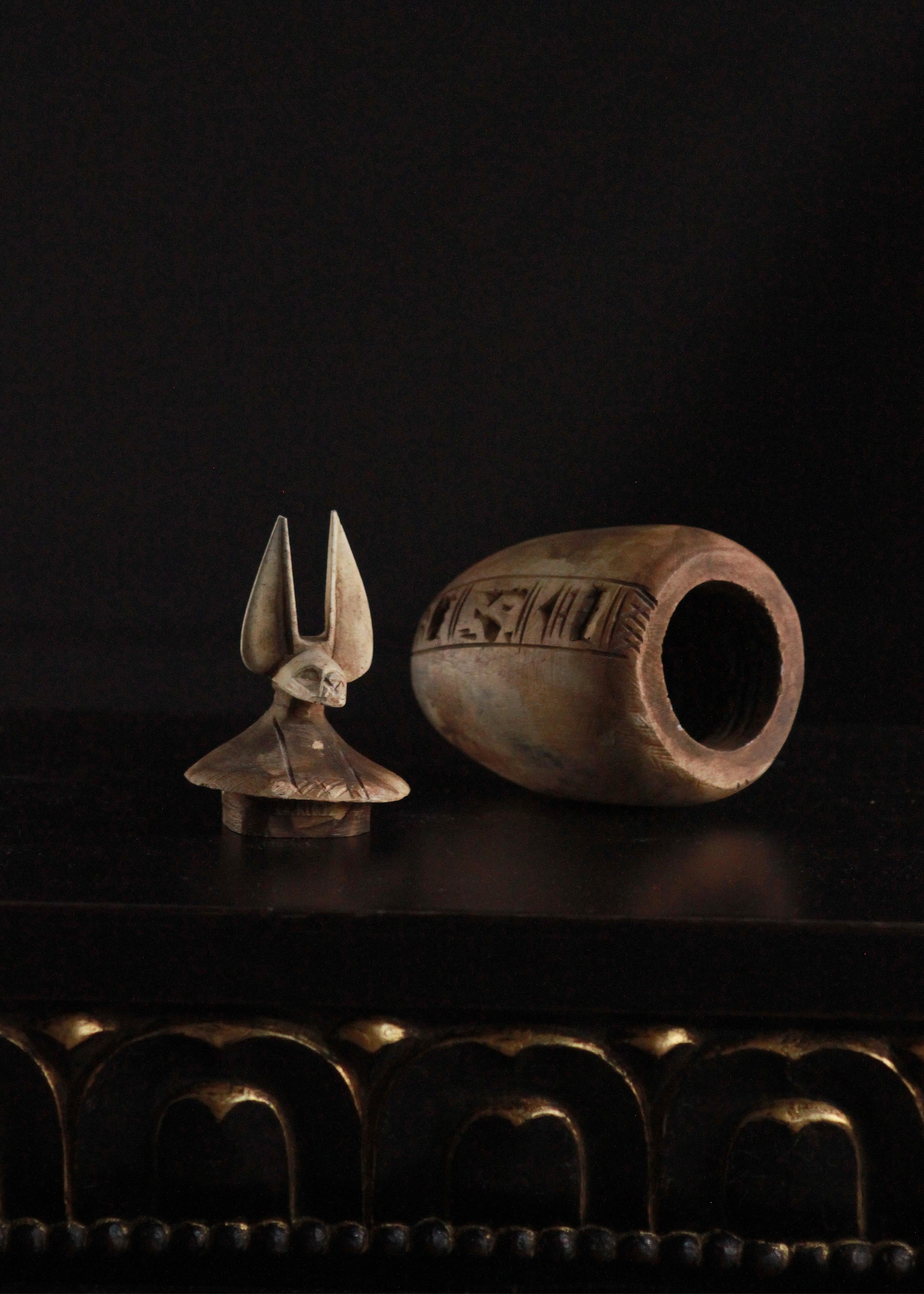 XX secolo Set unico di 4 vasi canopi in pietra calcarea di arte egiziana in vendita