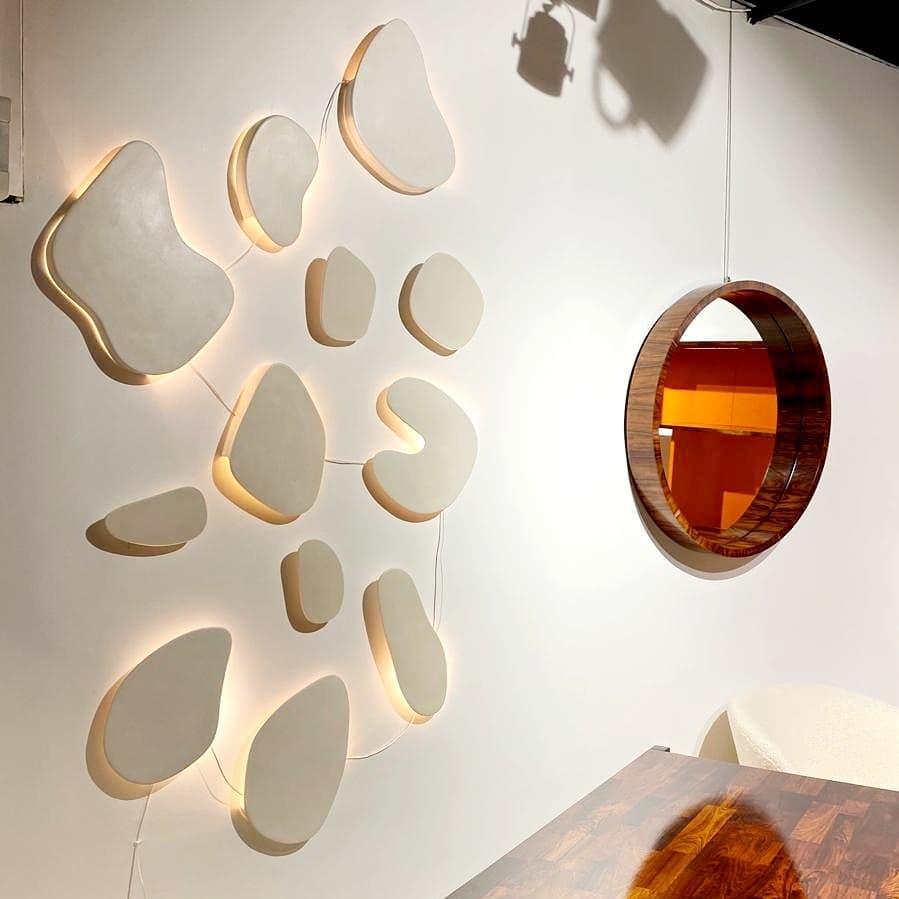 Applique murale unique et élégante en céramique ivoire flottante de forme libre d'Elsa Foulon en vente 12