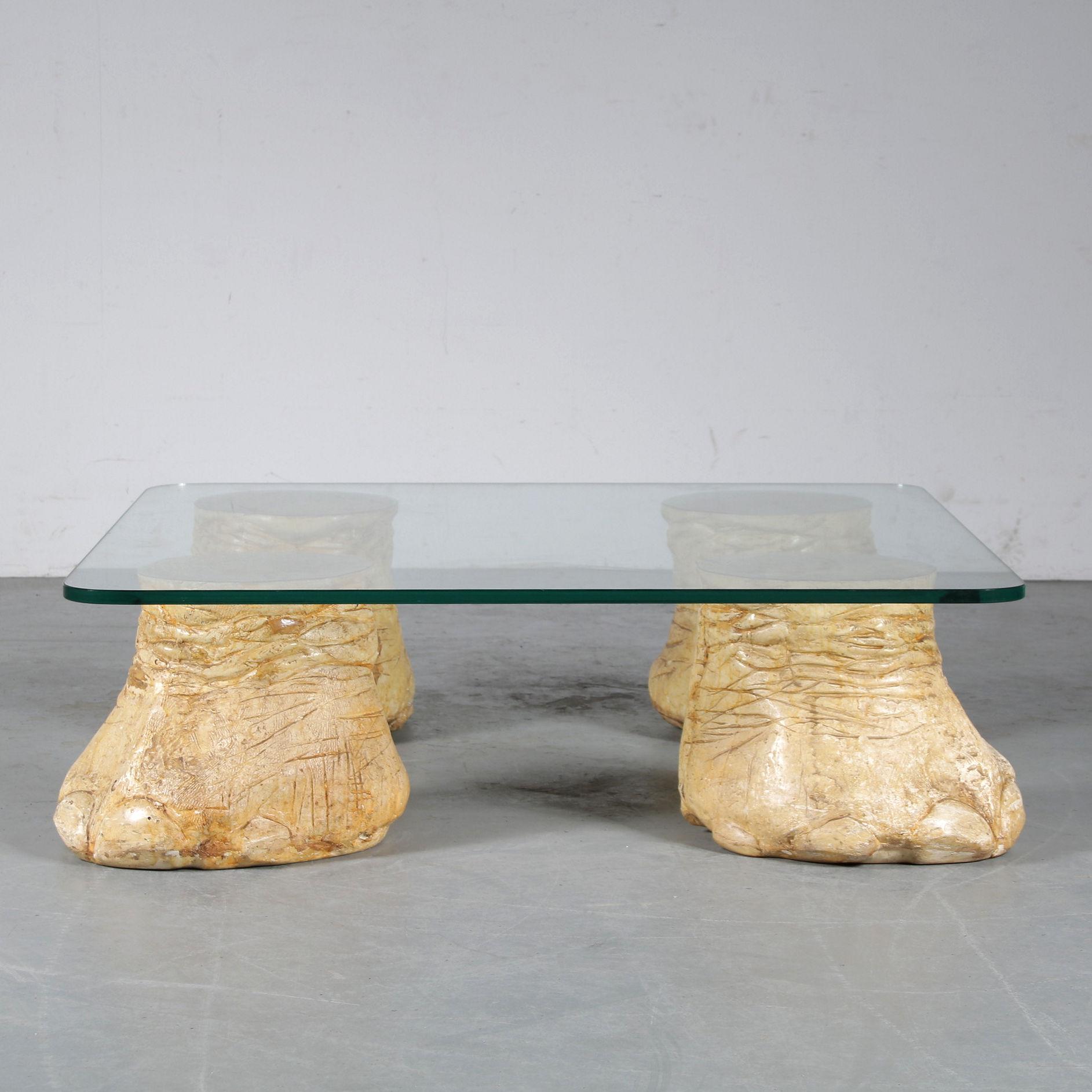 A beautiful coffee table in eye-catching design from the 1960s! The base is made of four seperate faux elephant legs, shaped with an impressive eye for detail that remarkably resembles actual elephant legs. It gives the table a unique style! The